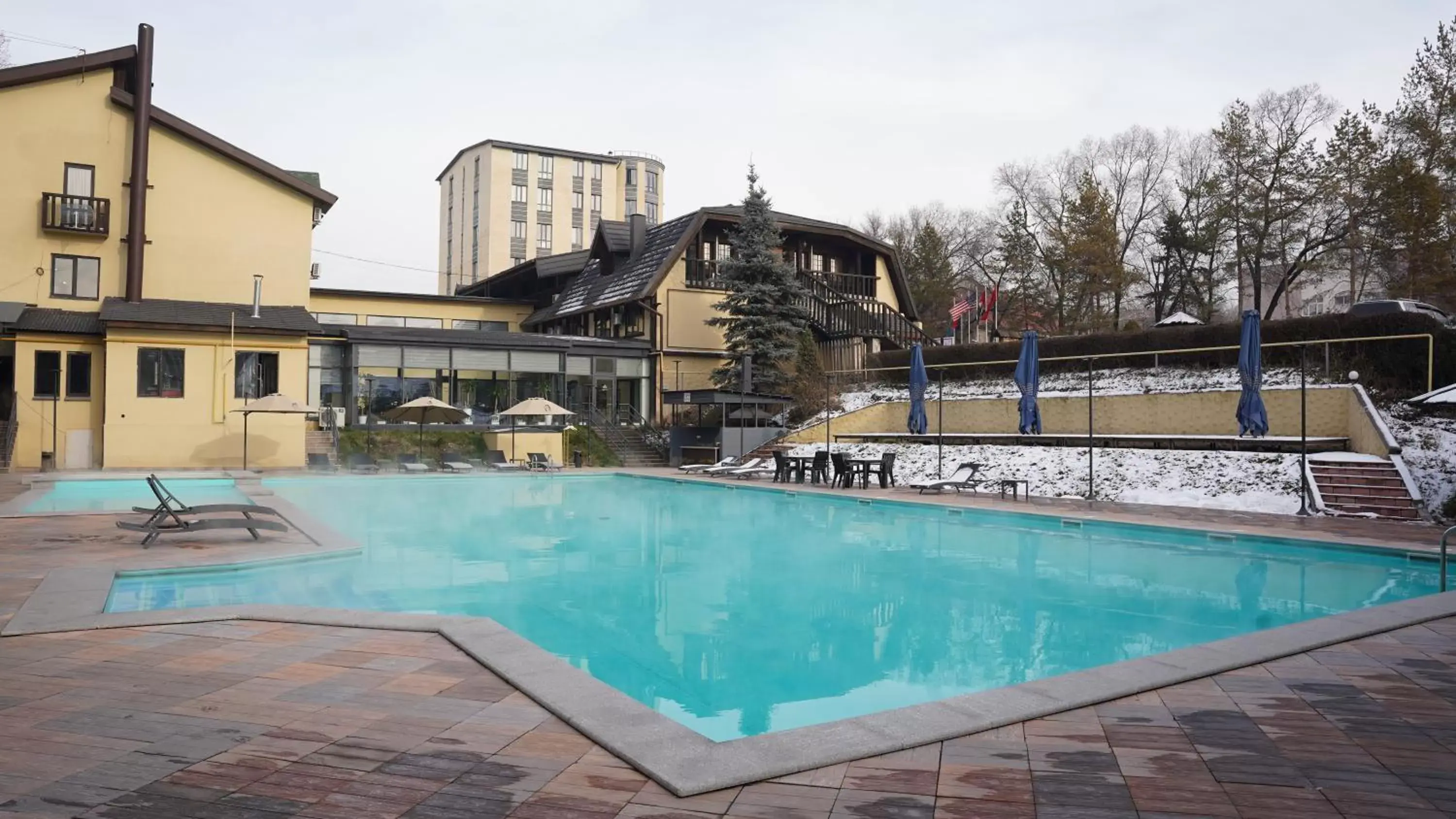 Swimming Pool in Saraishyq Hotel