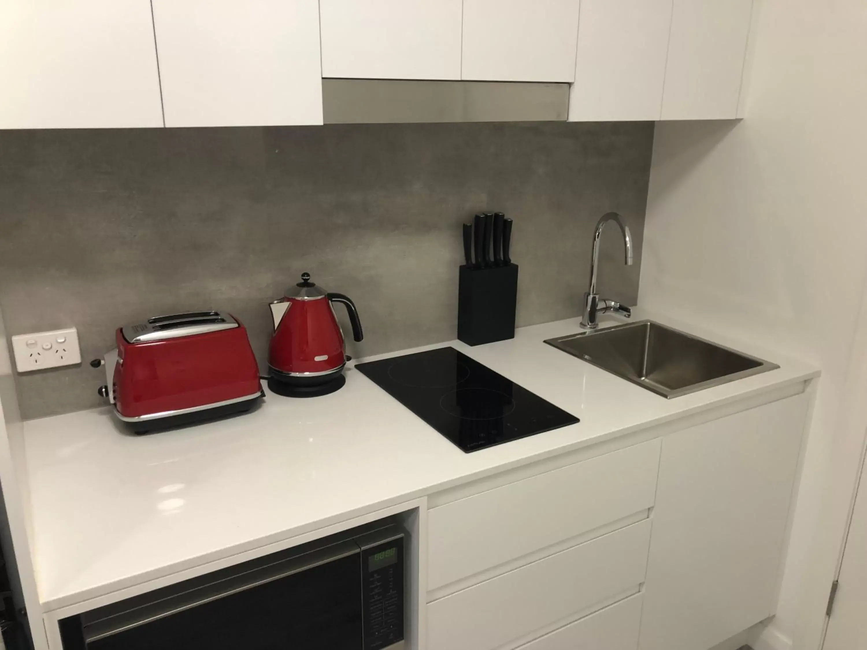 Coffee/tea facilities, Kitchen/Kitchenette in Alfred Apartments