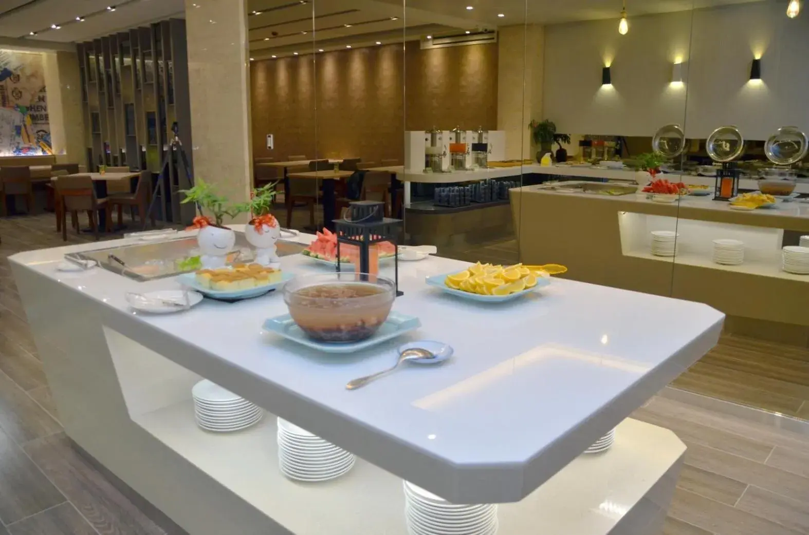 Restaurant/Places to Eat in Ehome Hotel