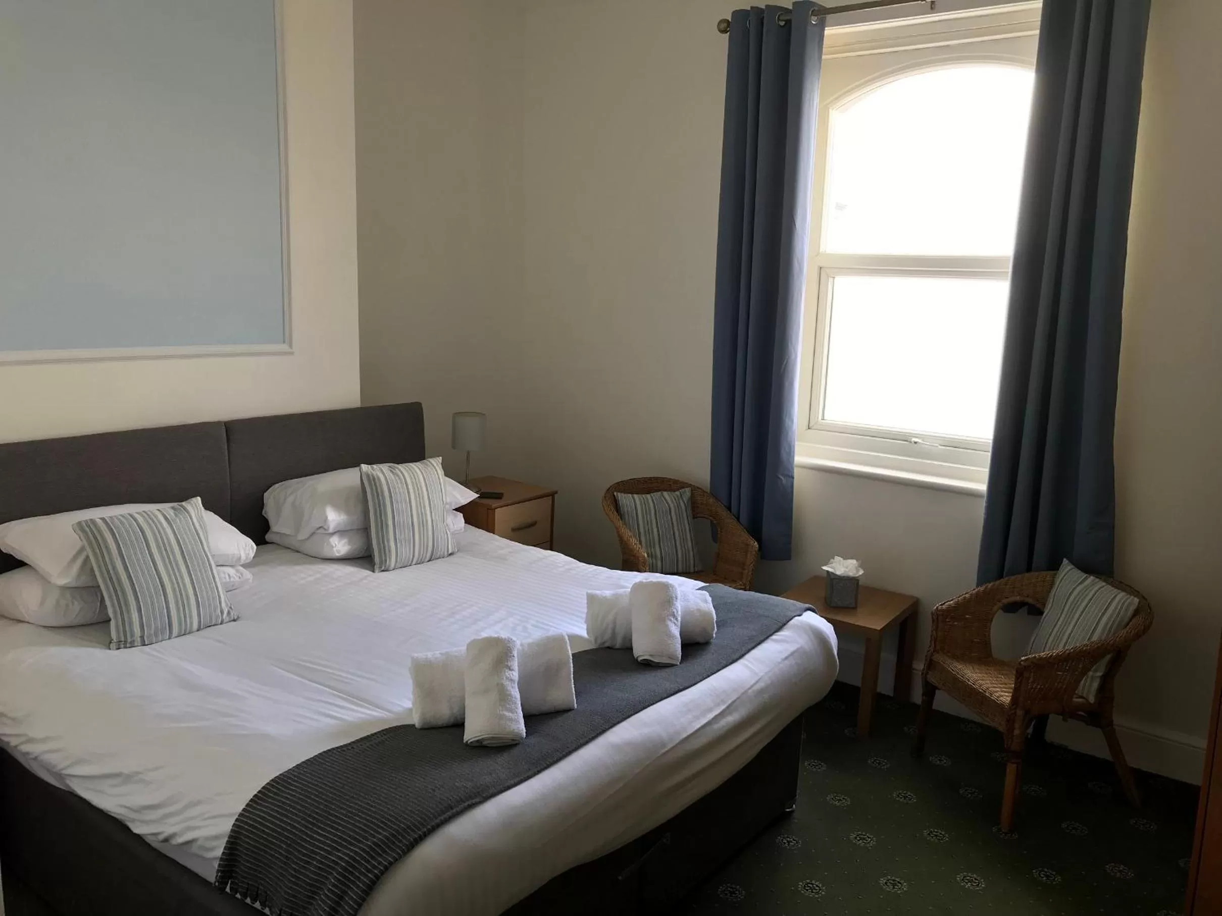 Bedroom, Bed in The Oasis Hotel