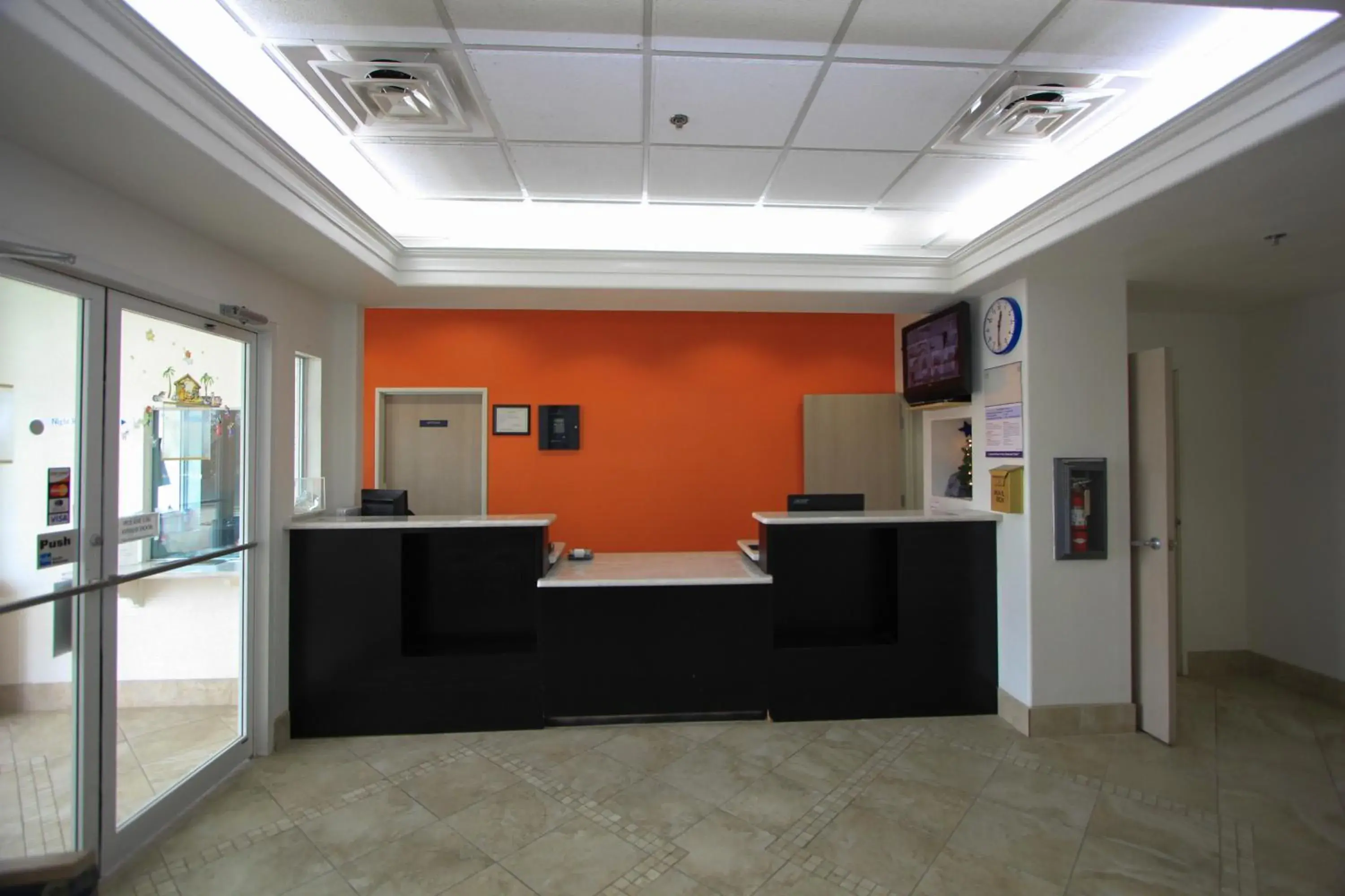 Lobby or reception, Lobby/Reception in Motel 6 San Antonio, TX - Downtown - Alamo Dome
