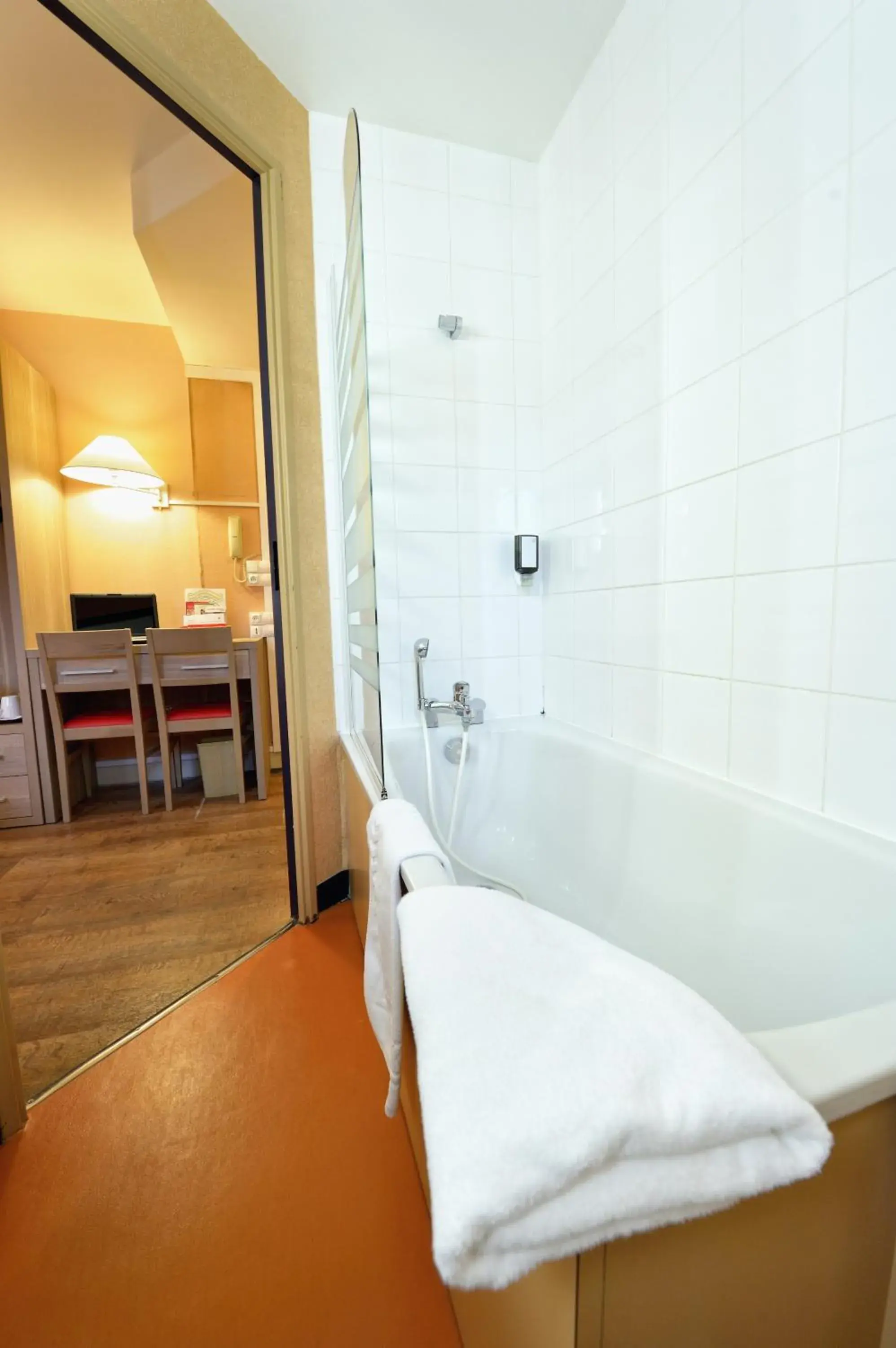 Bathroom, Bed in Hotel Du Lion D'argent Et Des Tanneries