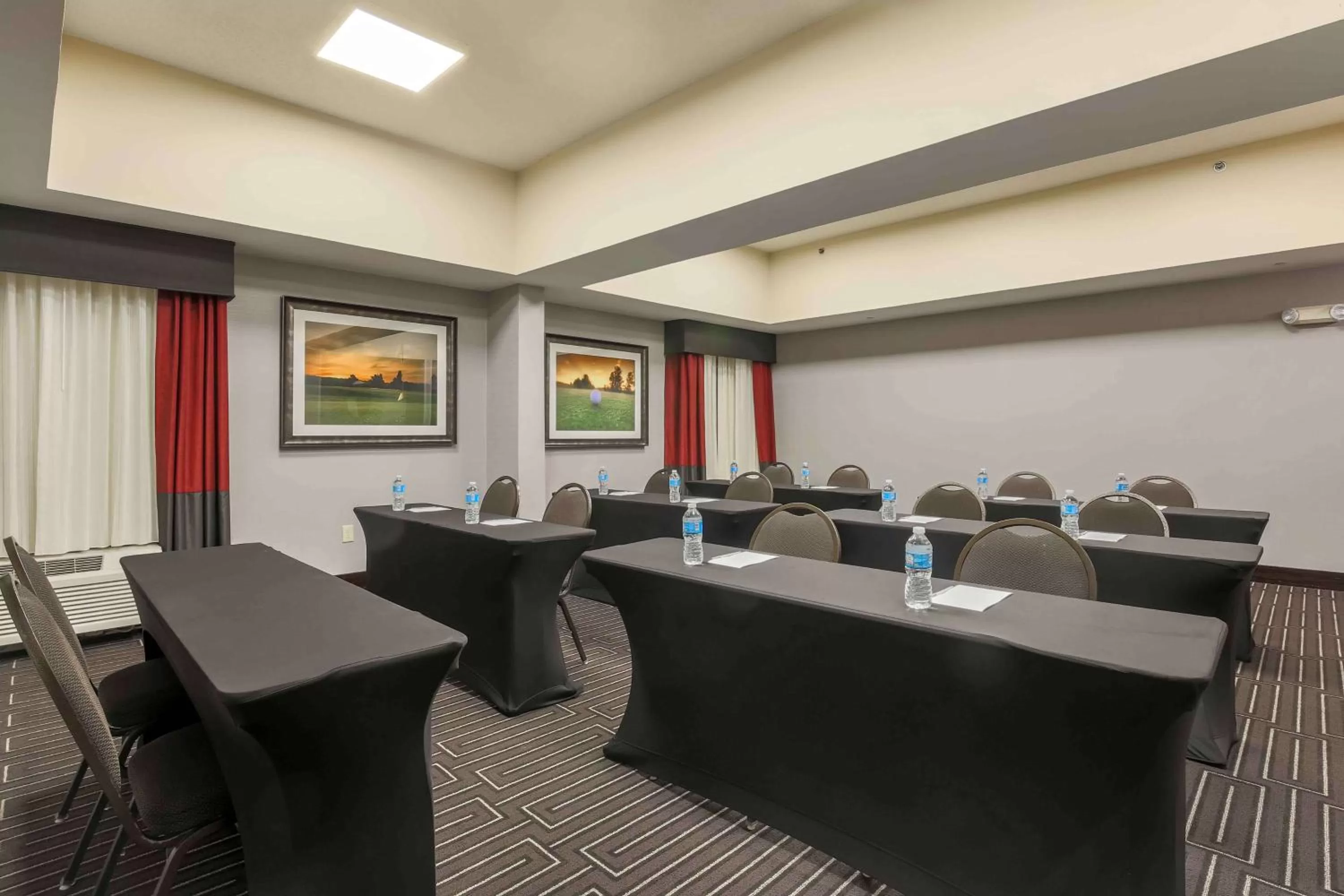 Meeting/conference room in Hampton Inn Memphis-Southwind