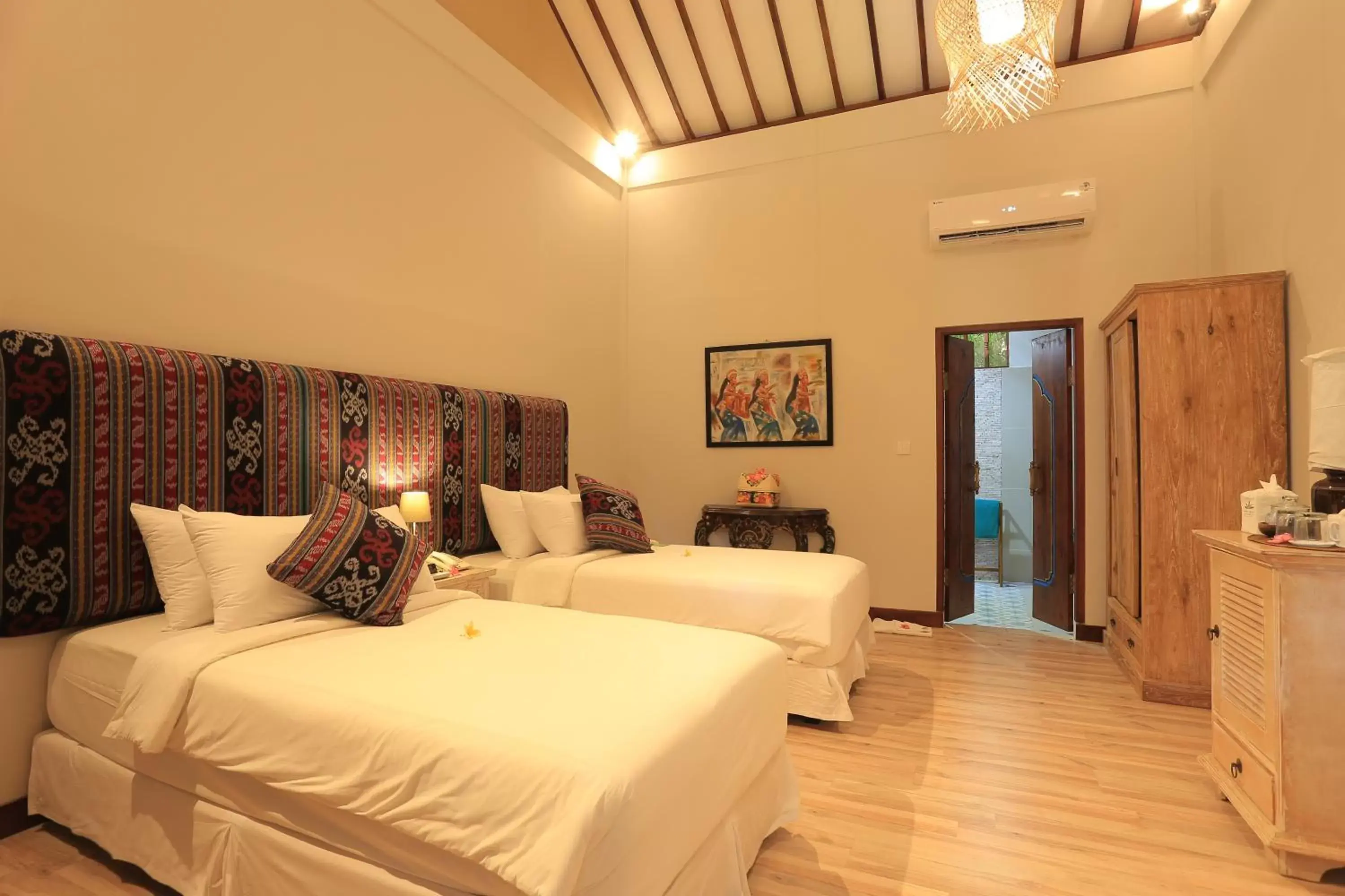 Bed in Puri Mas Boutique Resort & Spa