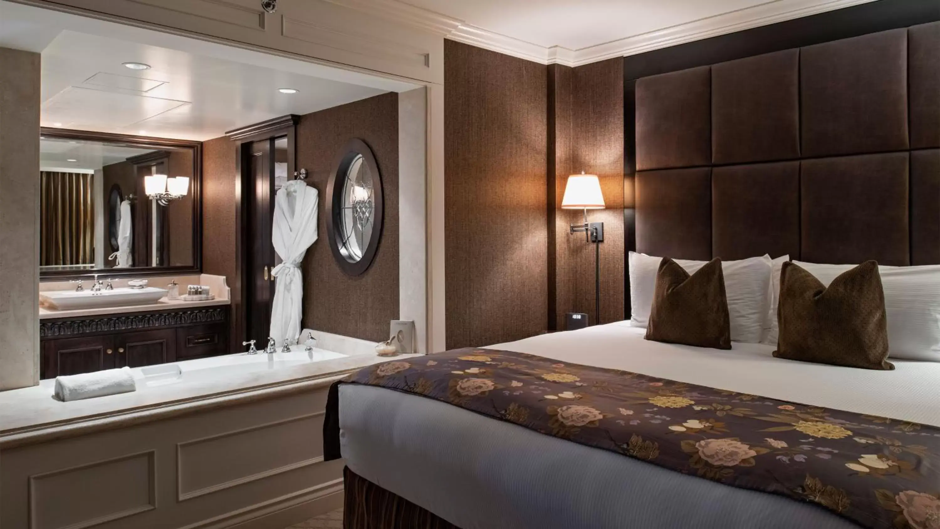 Bed in Wedgewood Hotel & Spa - Relais & Chateaux Bed in Wedgewood Hotel & Spa - Relais & Chateaux
