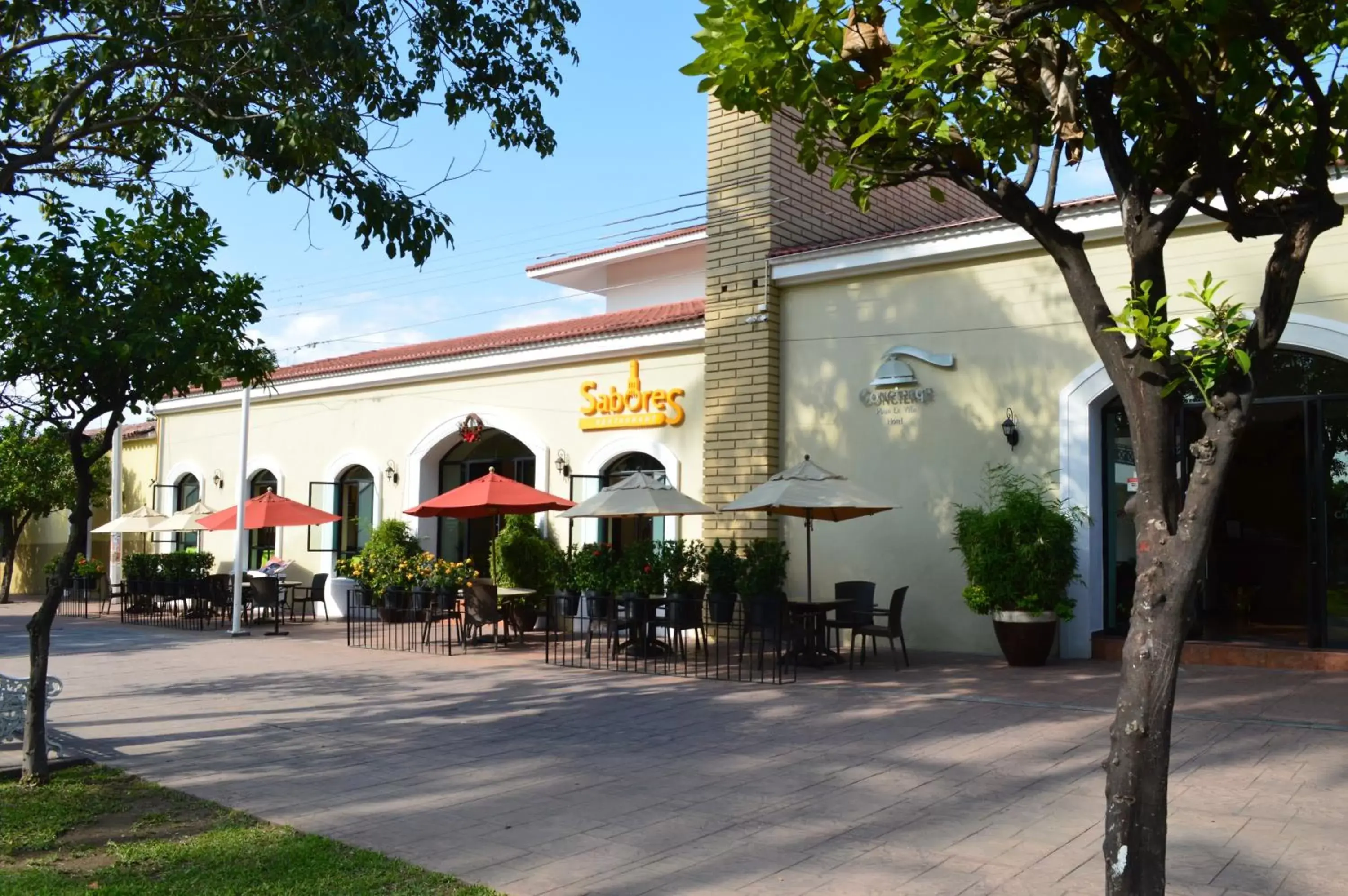 Restaurant/places to eat, Property Building in Concierge Plaza La Villa