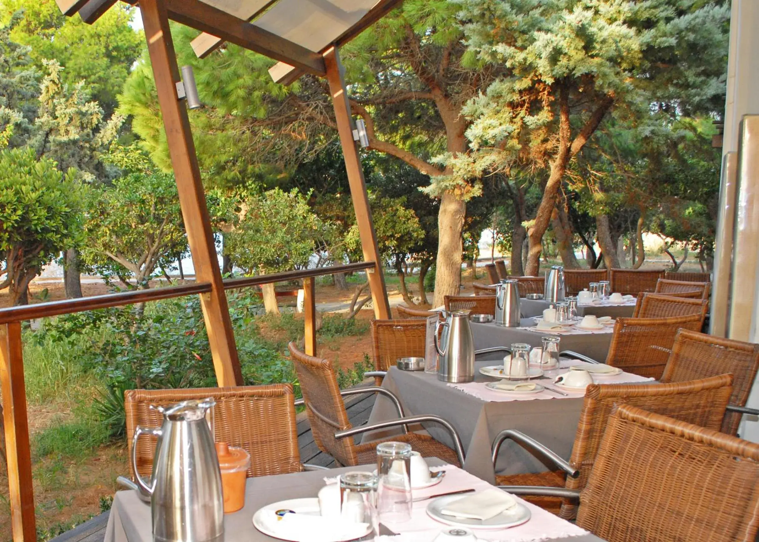 Garden, Restaurant/Places to Eat in Karystion Hotel
