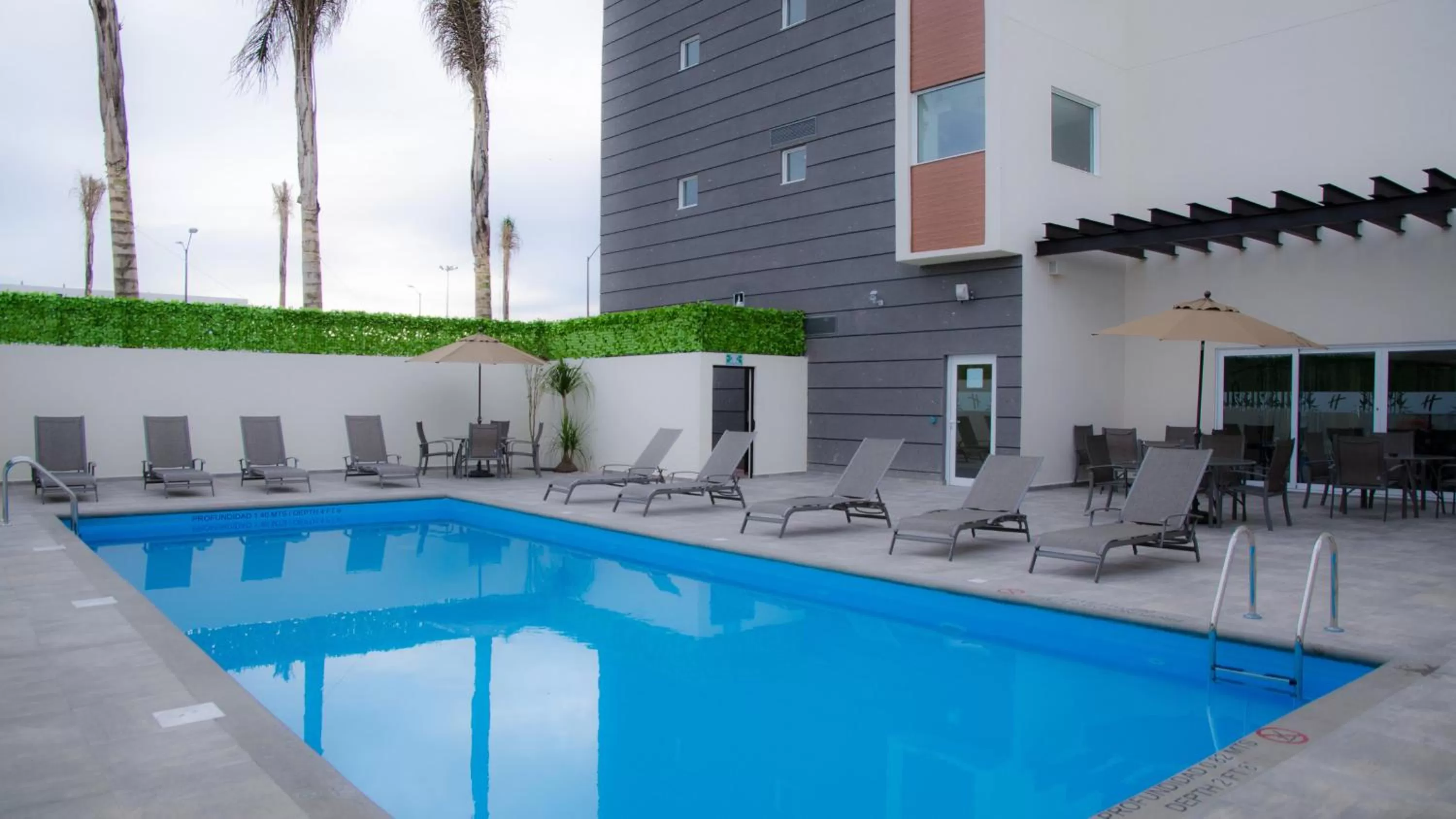Swimming pool in Holiday Inn Express and Suites Celaya by IHG