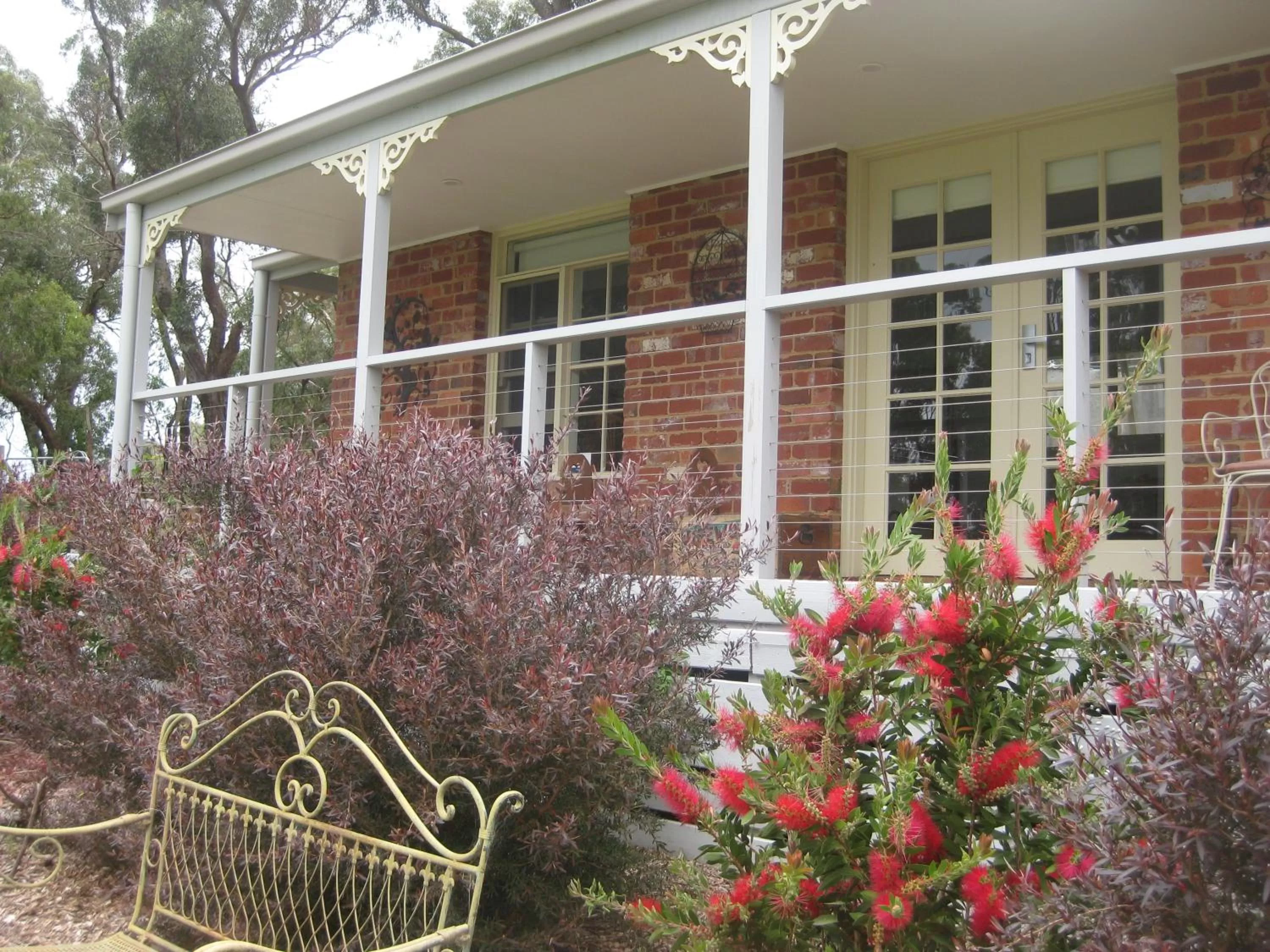 Property Building in Honeyeater Cottage
