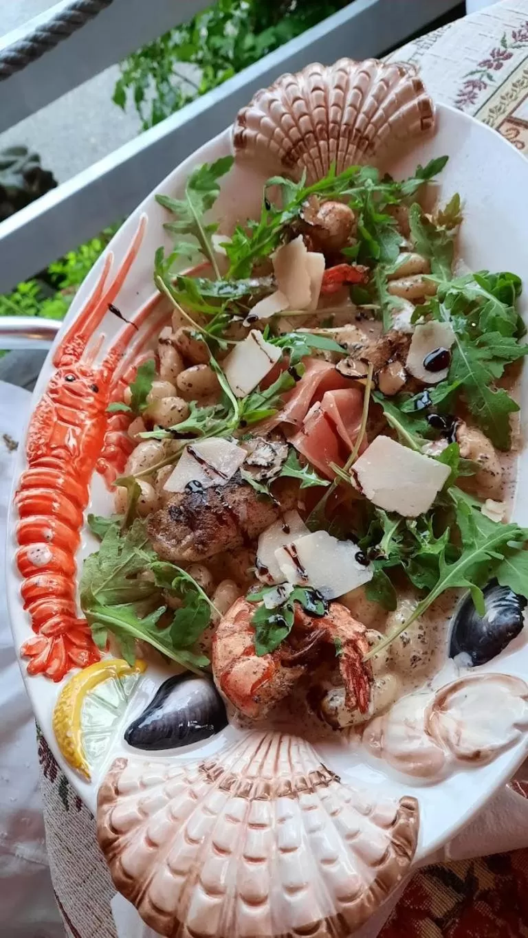 Restaurant/places to eat in Höckner Plaza Hotel