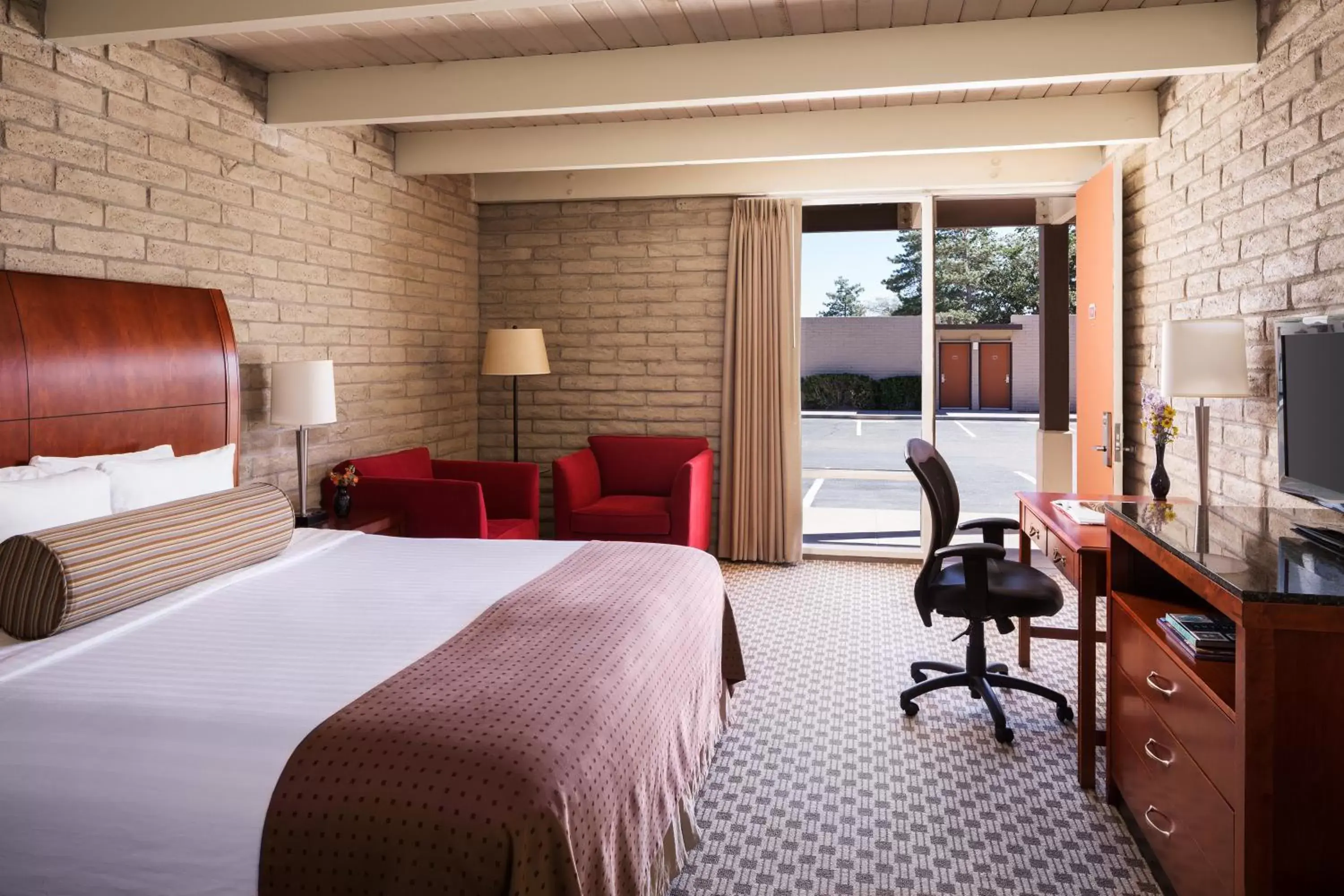 Bed in Kayenta Monument Valley Inn Bed in Kayenta Monument Valley Inn