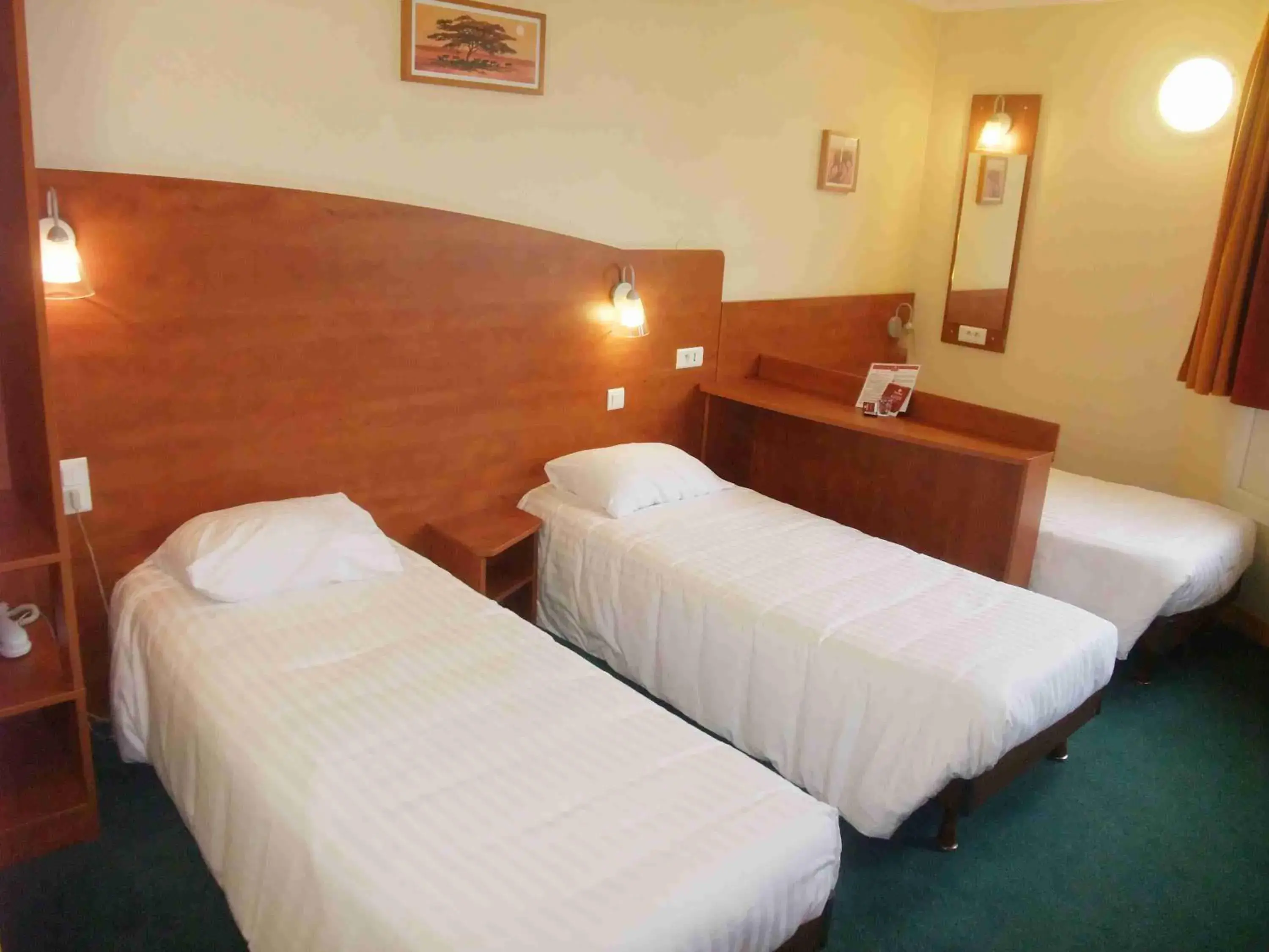 Photo of the whole room, Bed in Adams Hotel