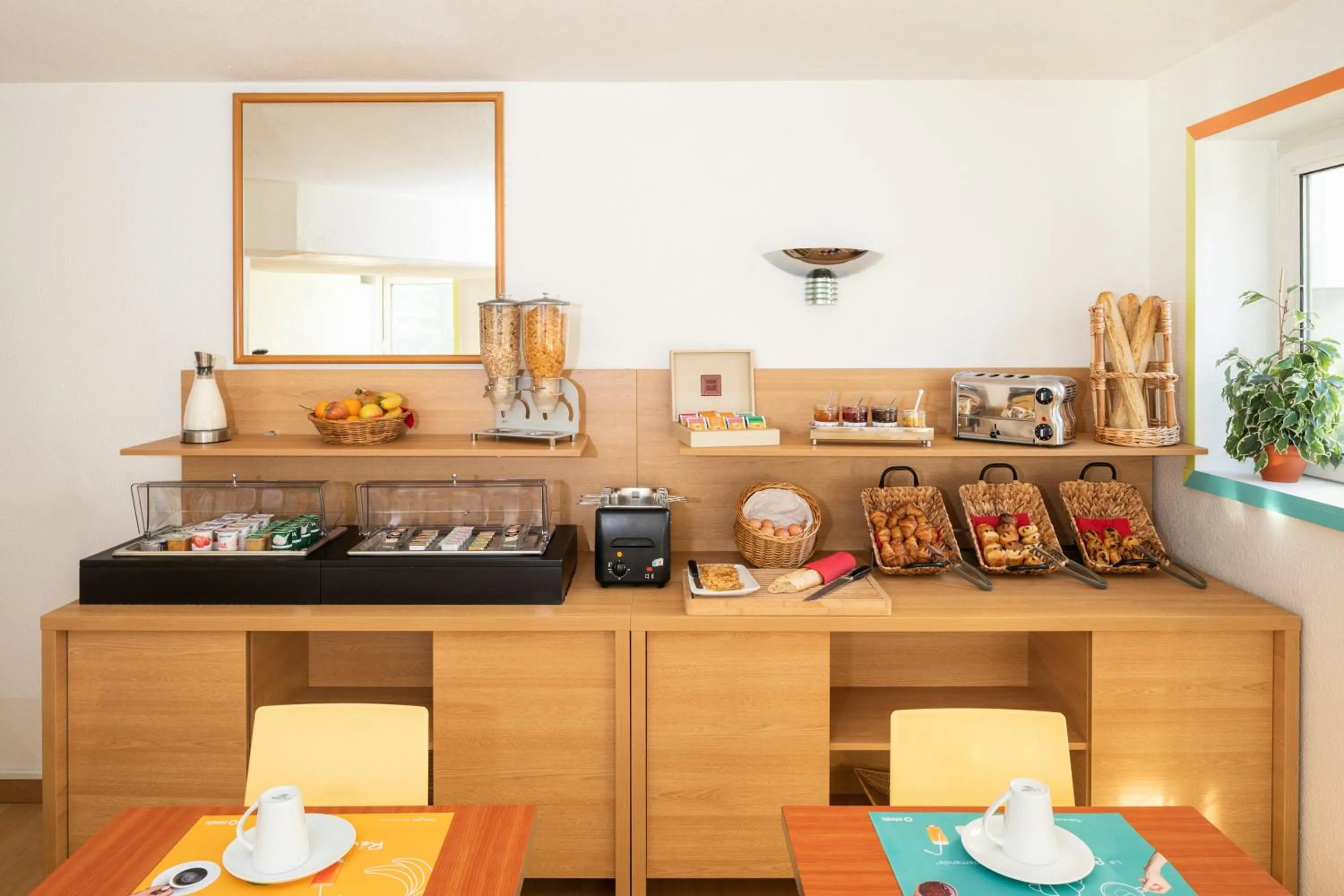 Buffet breakfast in Aparthotel Adagio Access La Défense - Place Charras