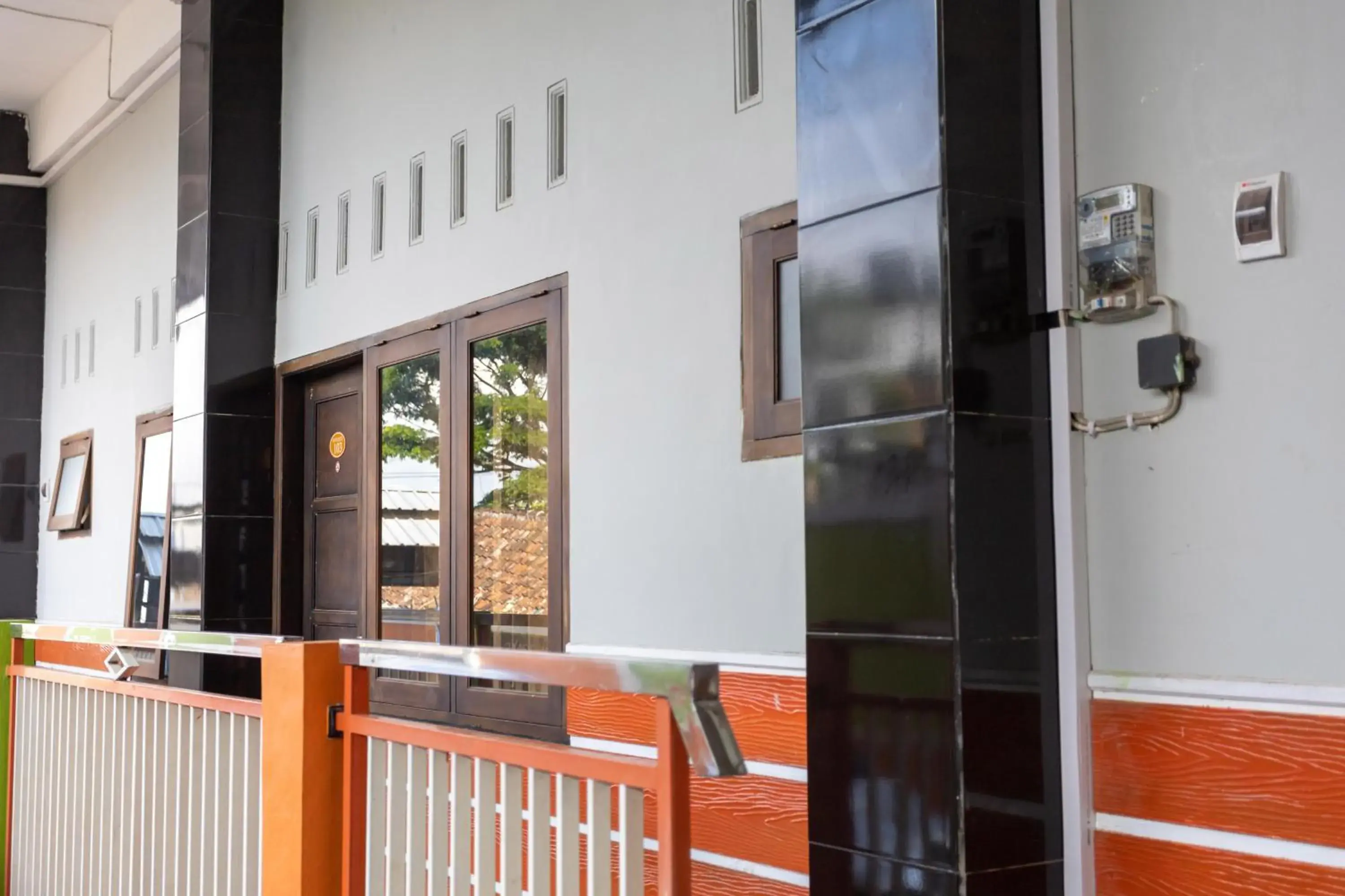 Facade/entrance in Batuque Town Villa