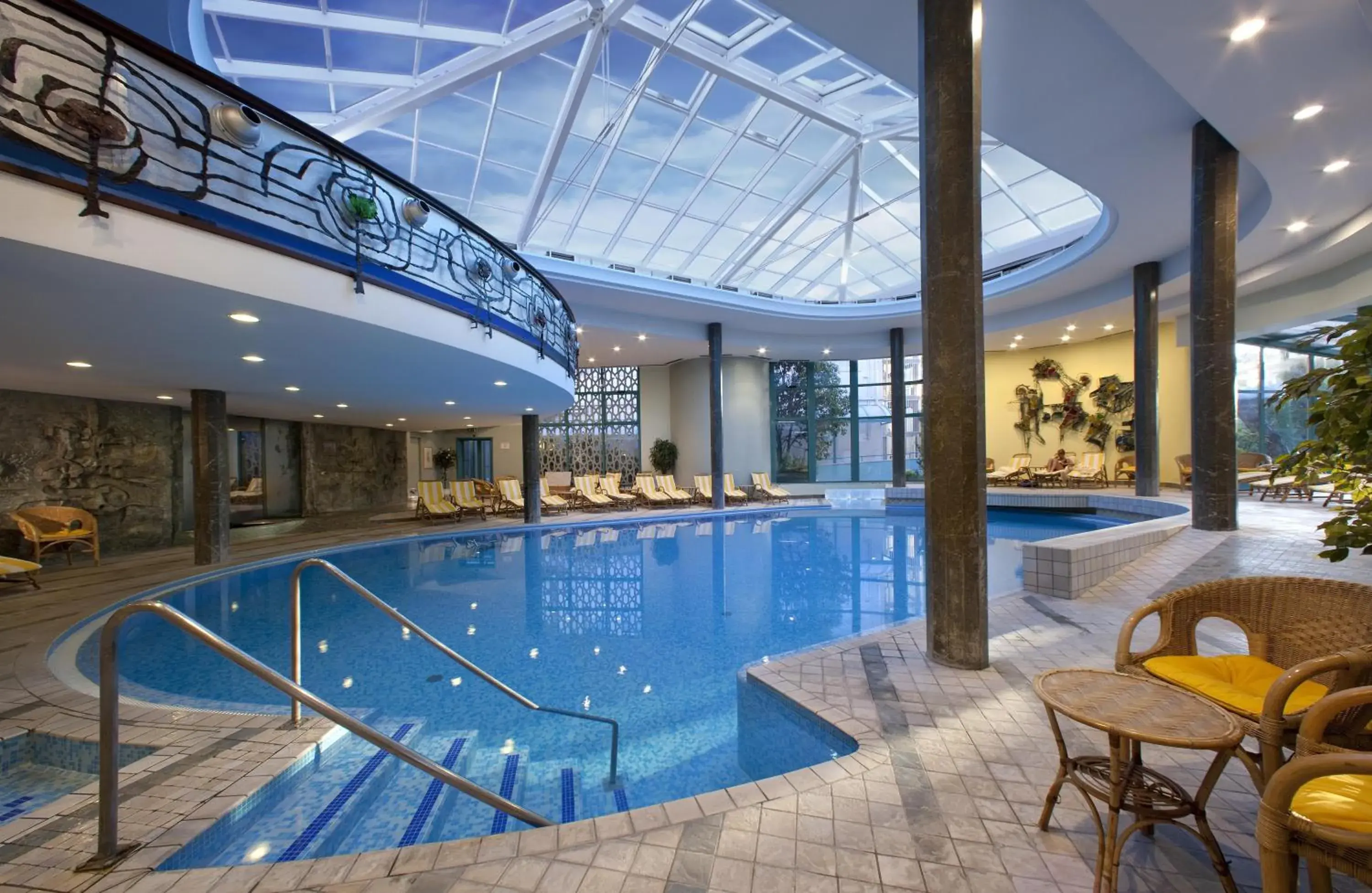 Swimming Pool in Hotel Bristol Buja