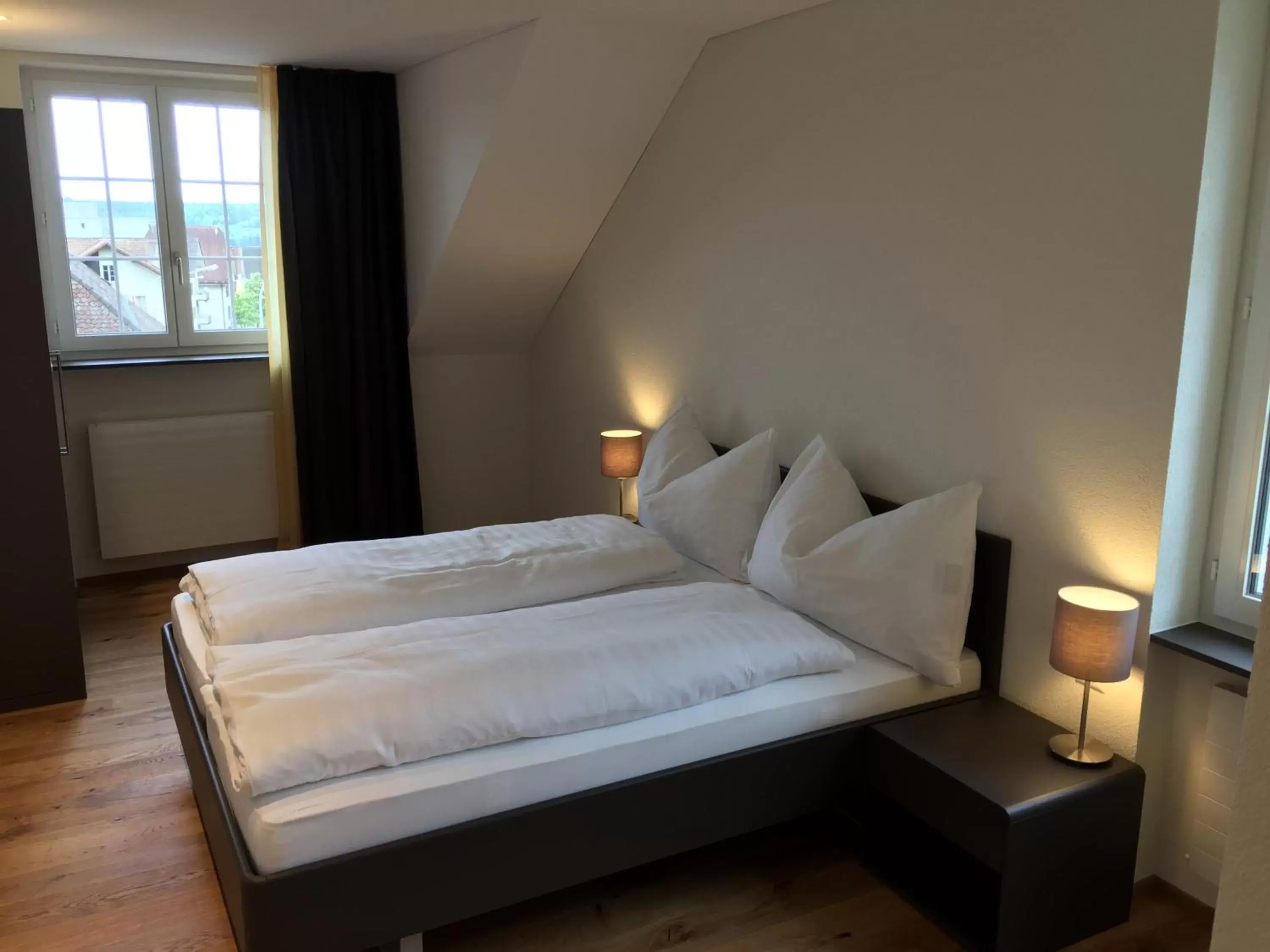 Photo of the whole room, Bed in Gasthof National