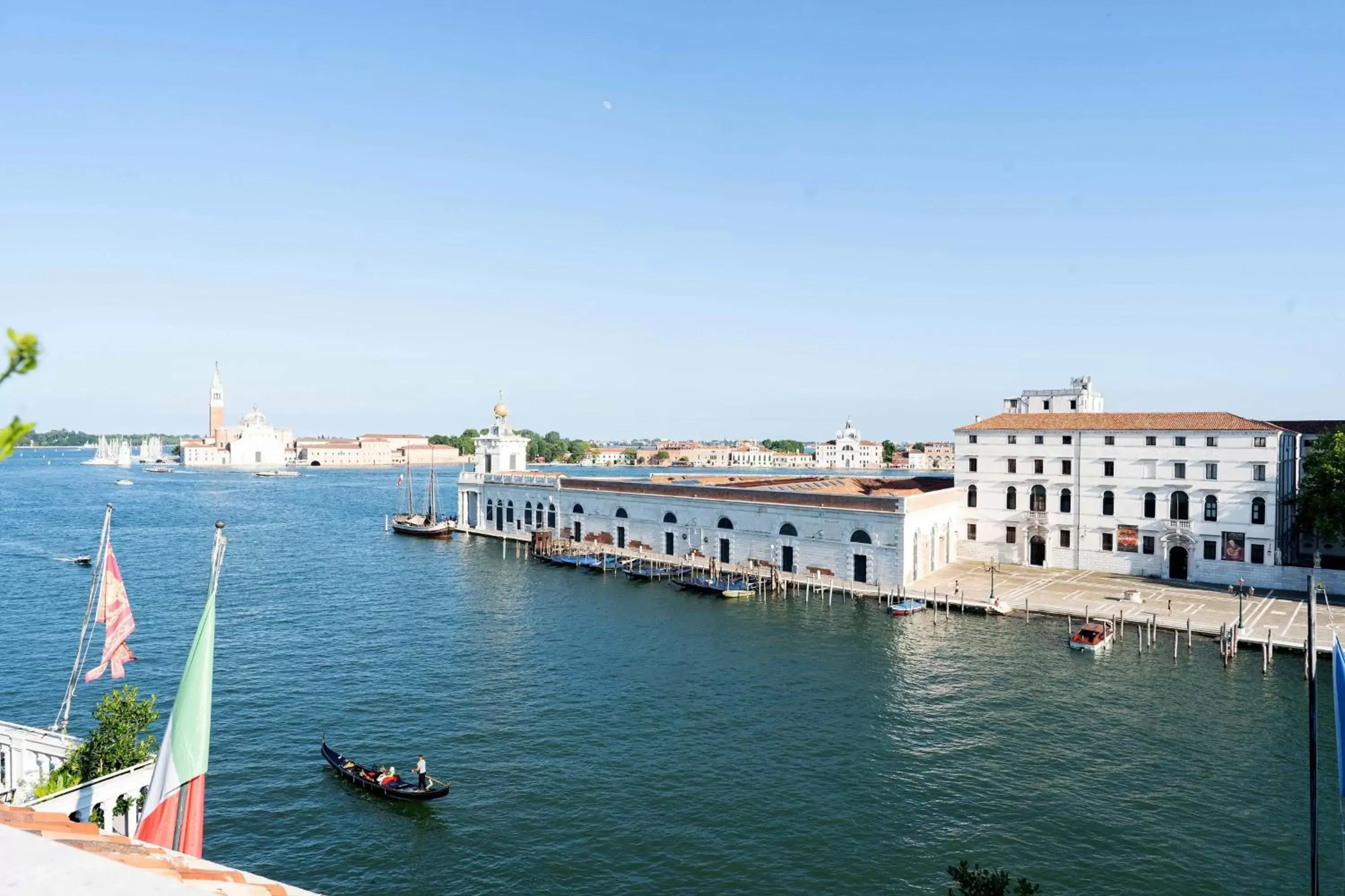 Photo of the whole room in The St. Regis Venice