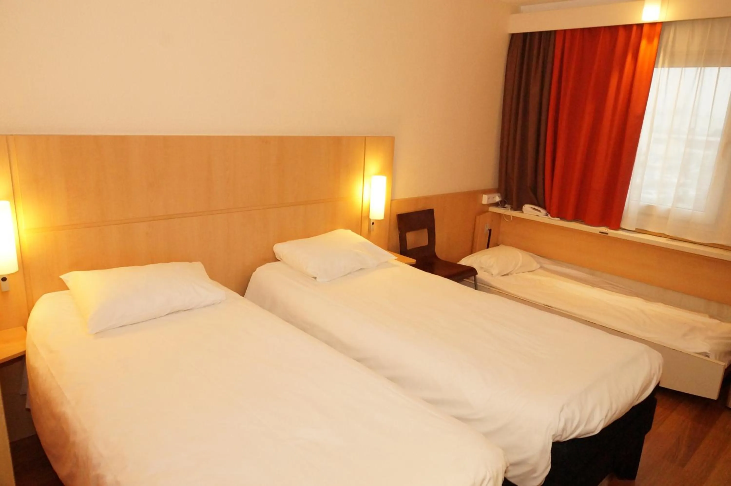 Photo of the whole room, Bed in Ibis Warszawa Ostrobramska