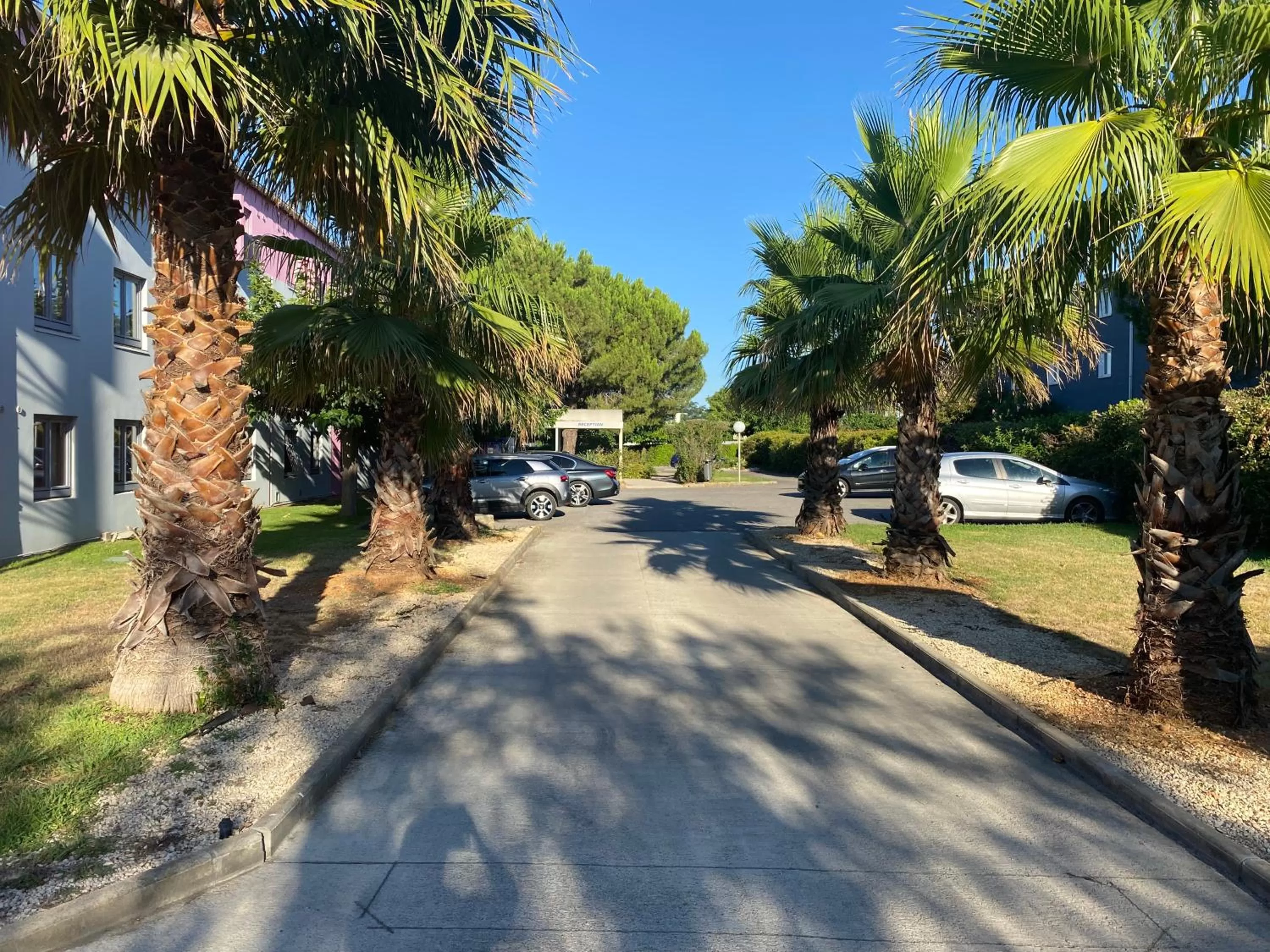 Facade/entrance in Kyriad Montpellier Aéroport - Gare Sud de France
