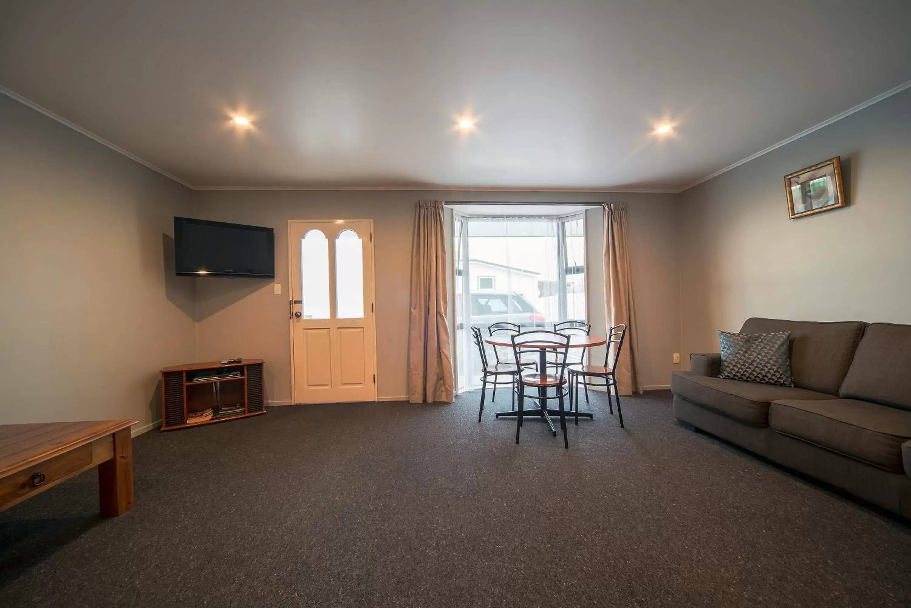 Living room, Seating Area in Coronation Park Motels