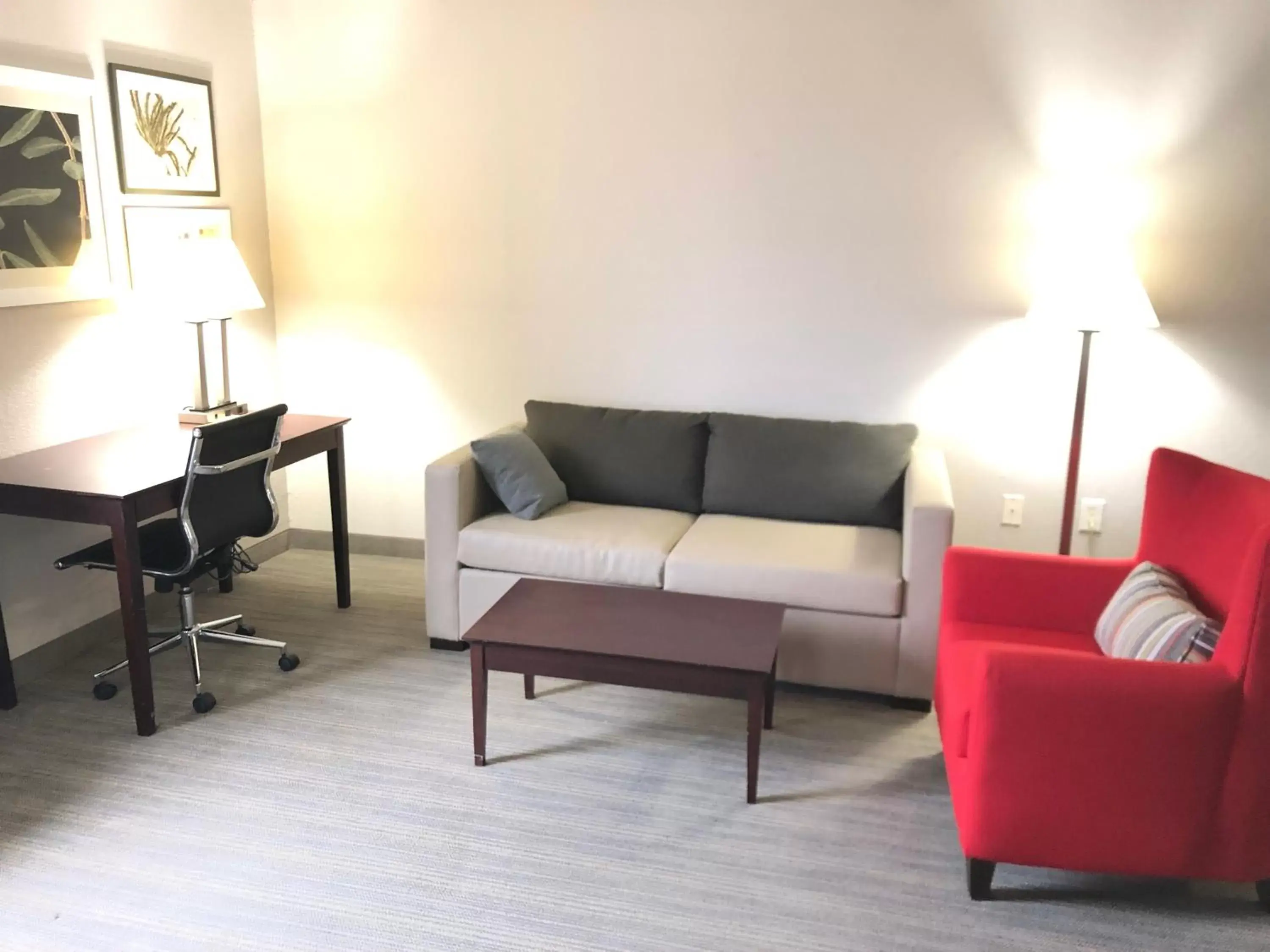 Seating Area in Country Inn & Suites by Radisson, Greenville, NC