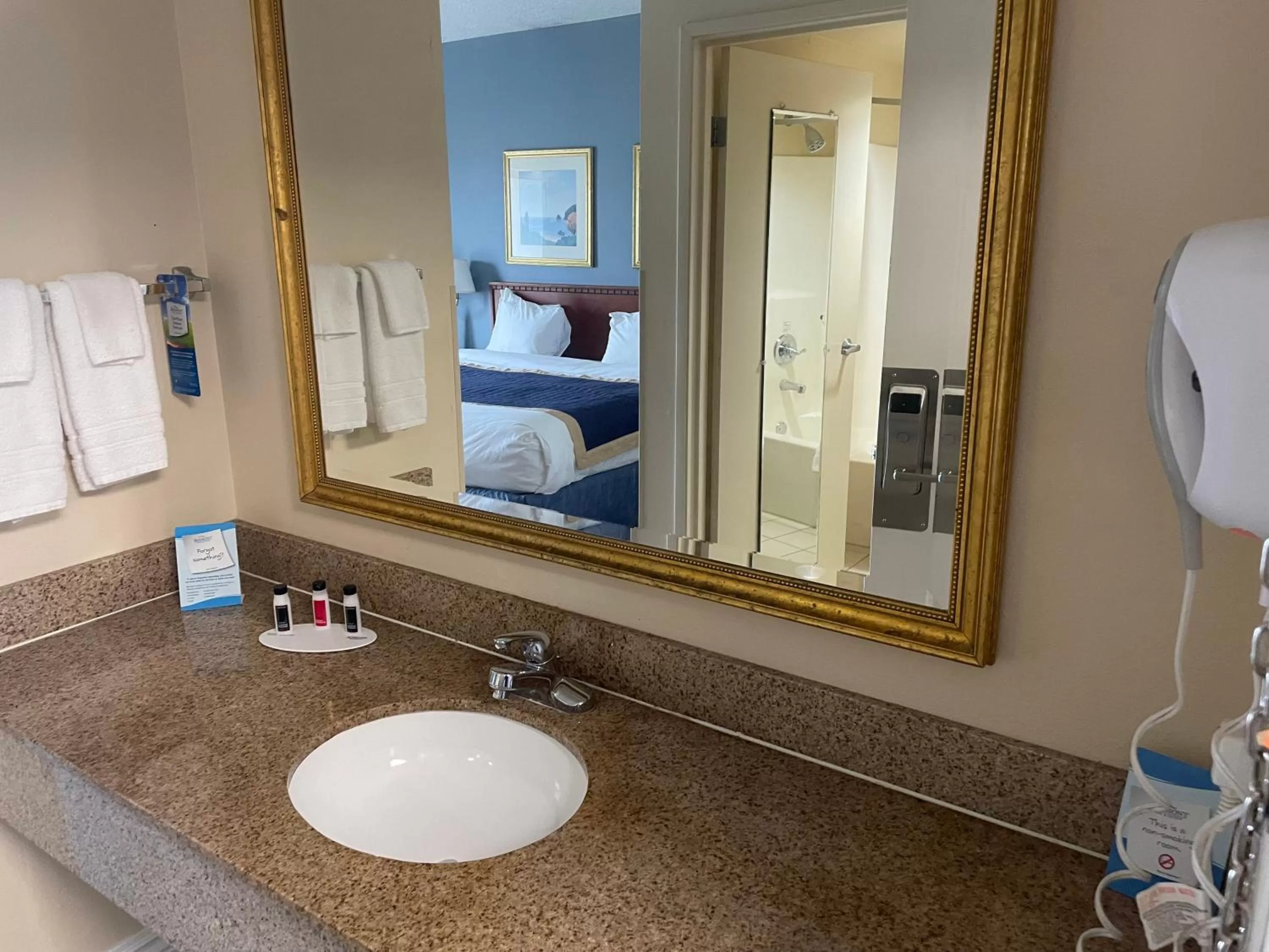 towels, Bed in Baymont on the lake by Wyndham Hot Springs