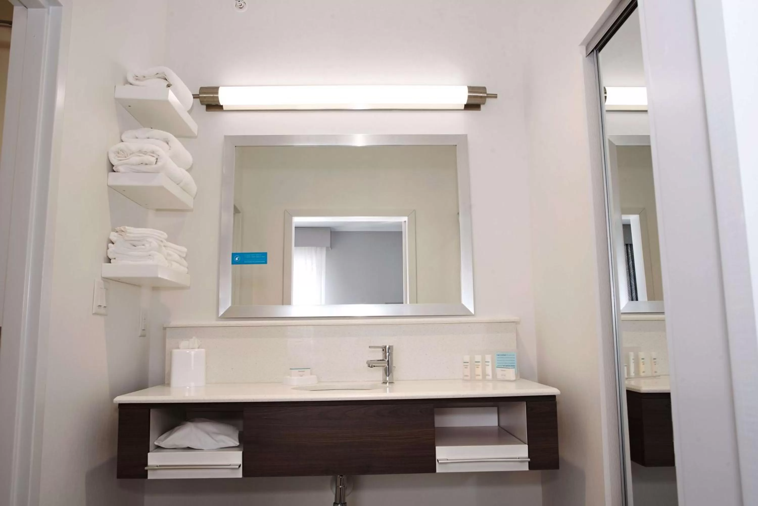 Bathroom in Hampton Inn & Suites Des Moines/Urbandale Ia