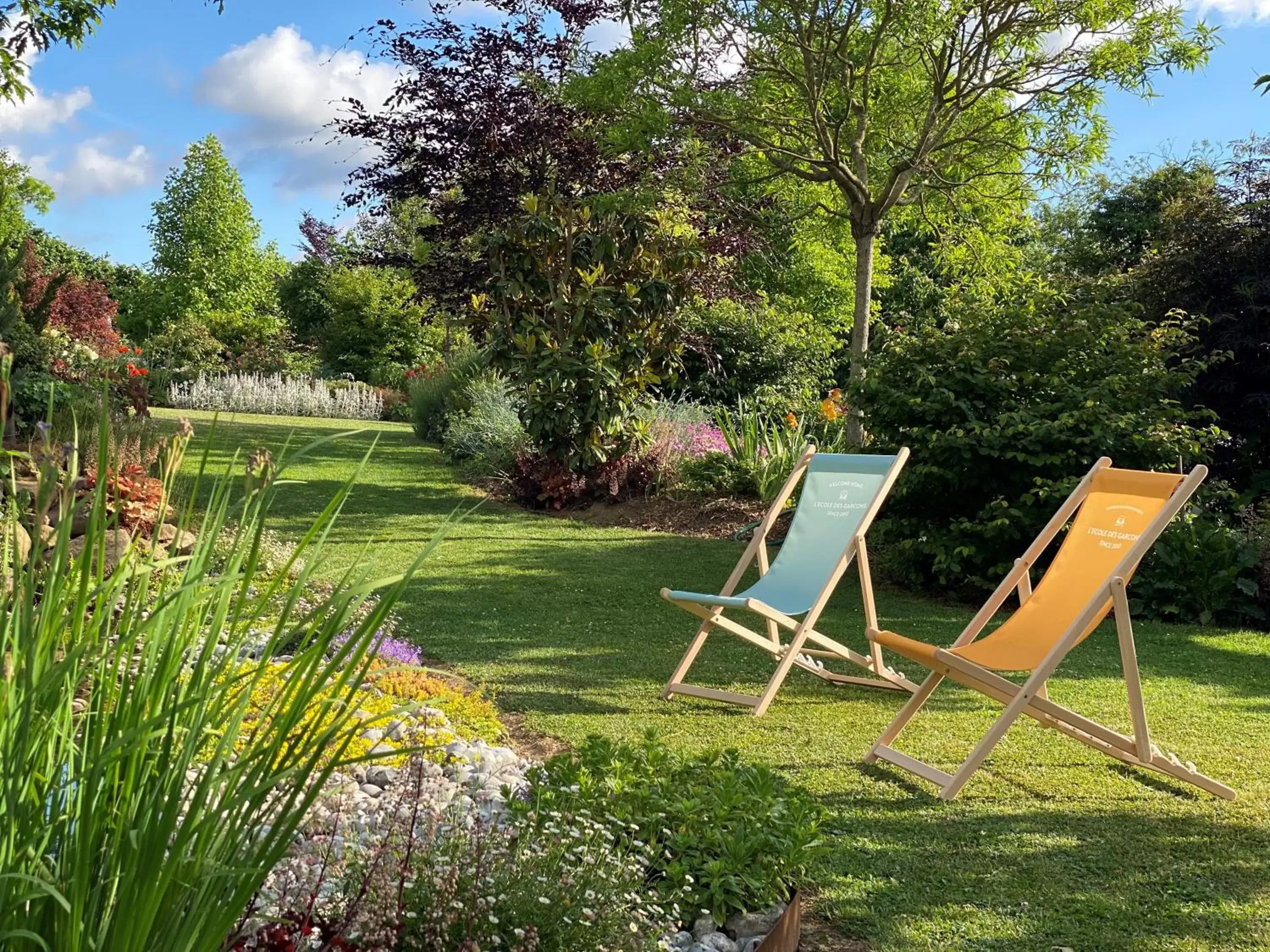 Property building, Garden in L'Ecole des Garçons