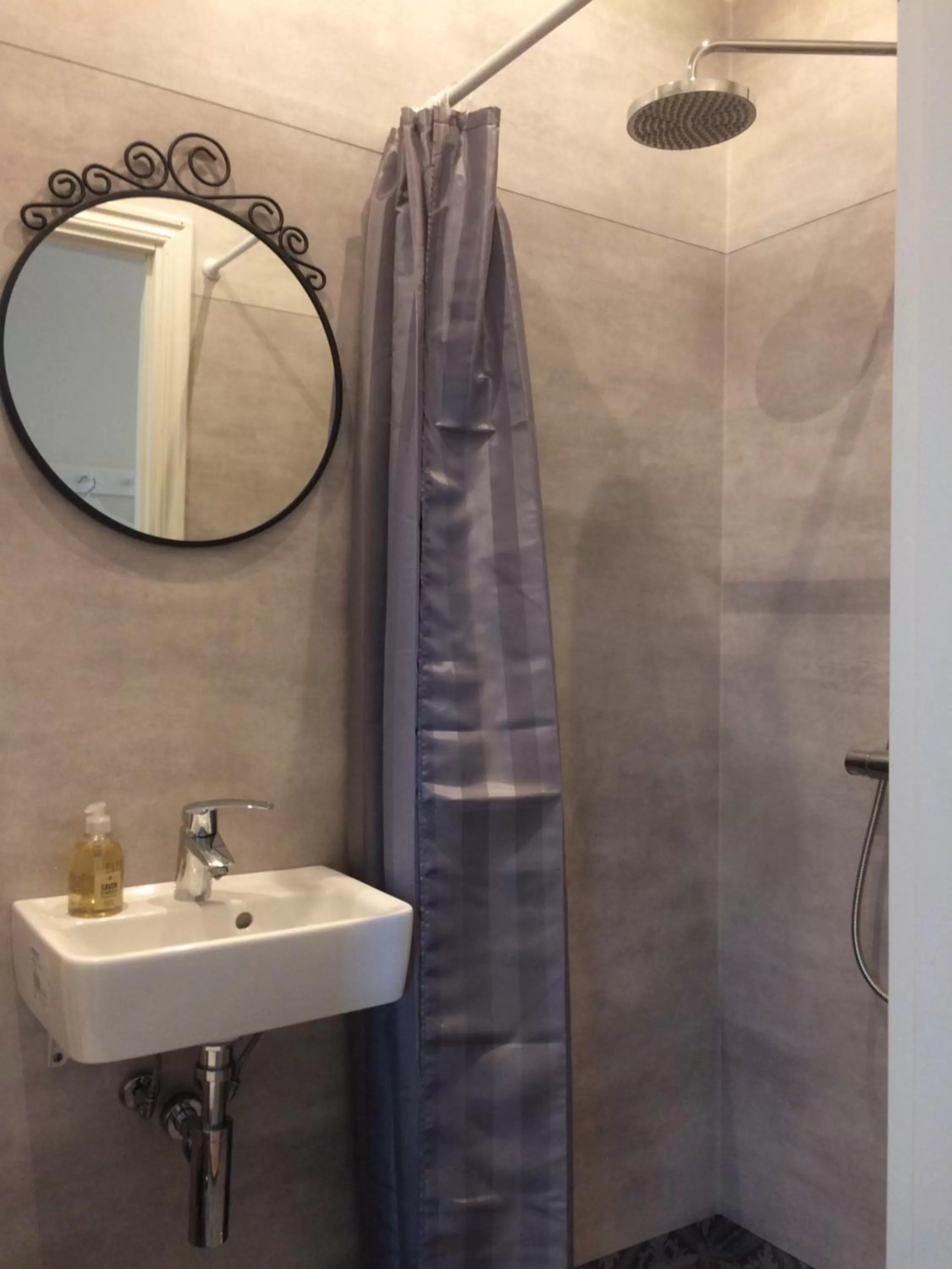 Bathroom in Ölands Yoga Studio & Islandshästar, Stugor & Rum