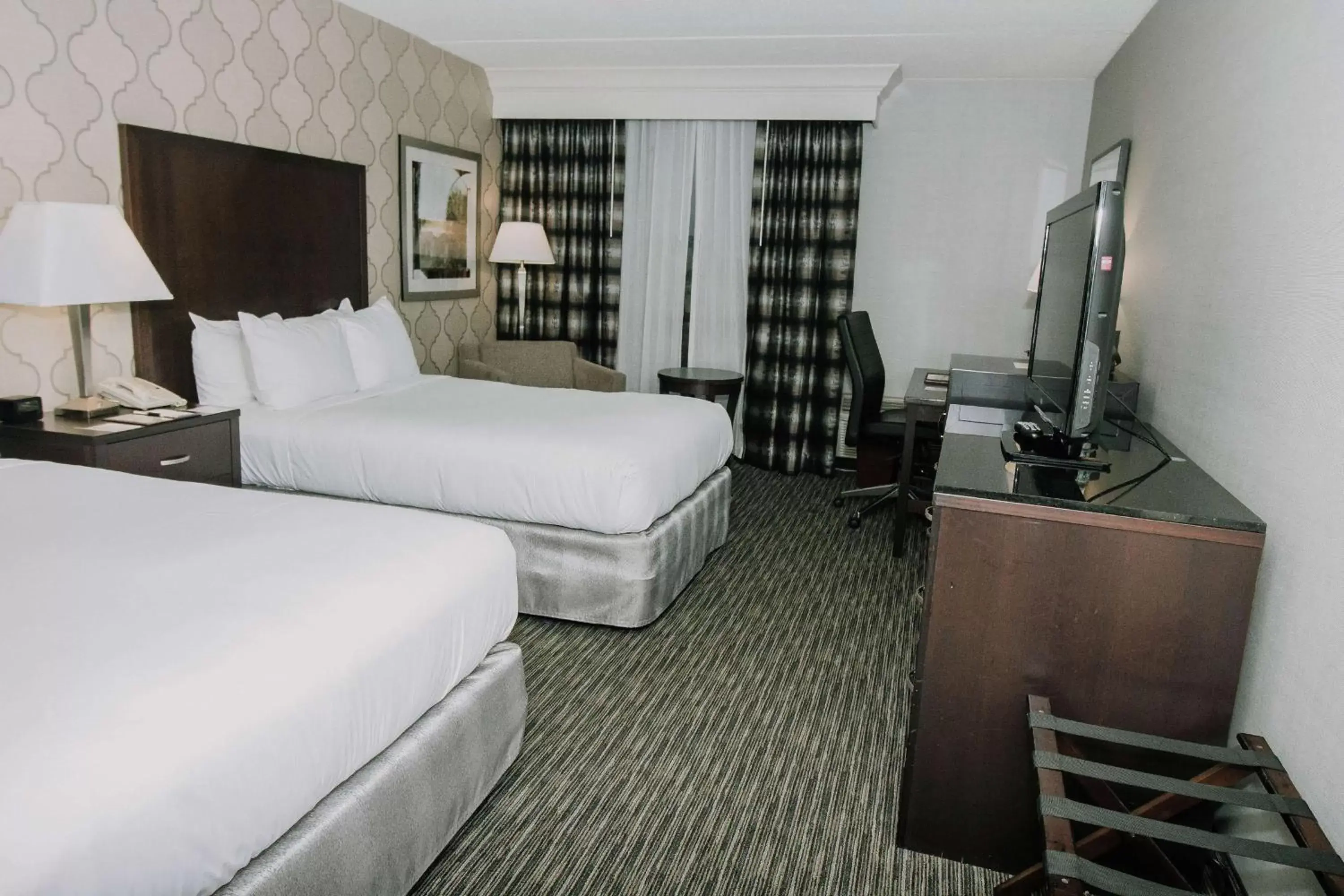 Bedroom, Bed in DoubleTree by Hilton Dearborn Bedroom, Bed in DoubleTree by Hilton Dearborn