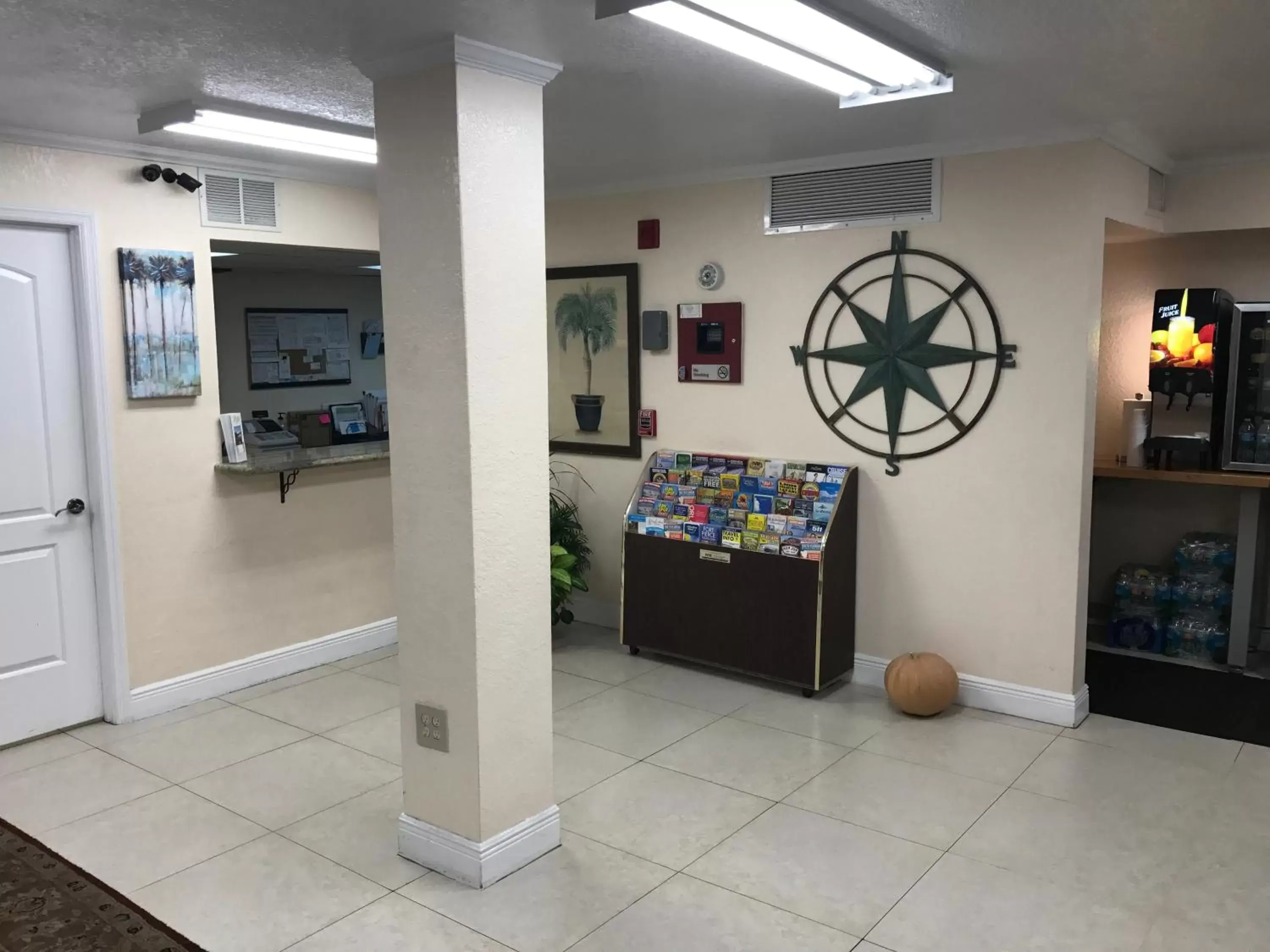 Lobby/Reception in At Home Inn - Fort Pierce