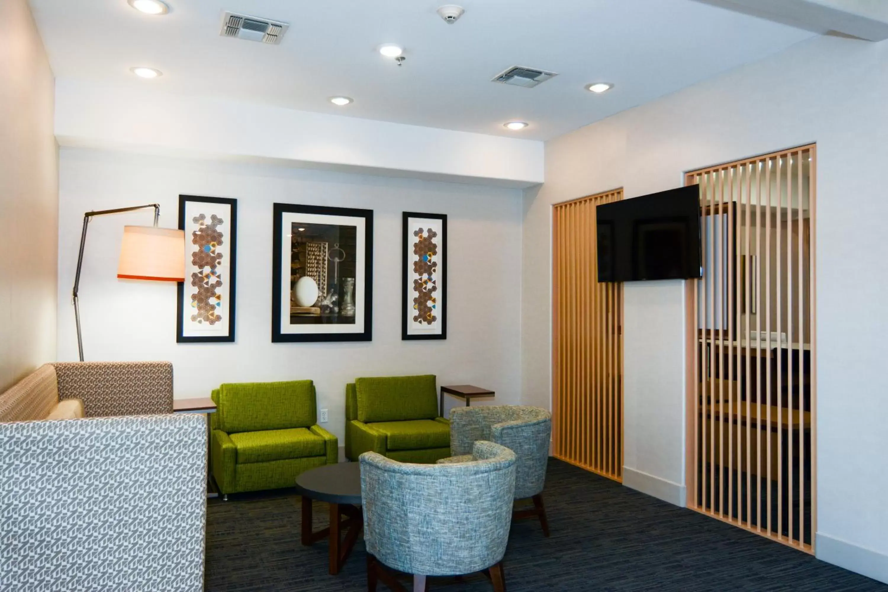 Property building, Seating Area in Holiday Inn Express Hotel & Suites New Boston, an IHG Hotel