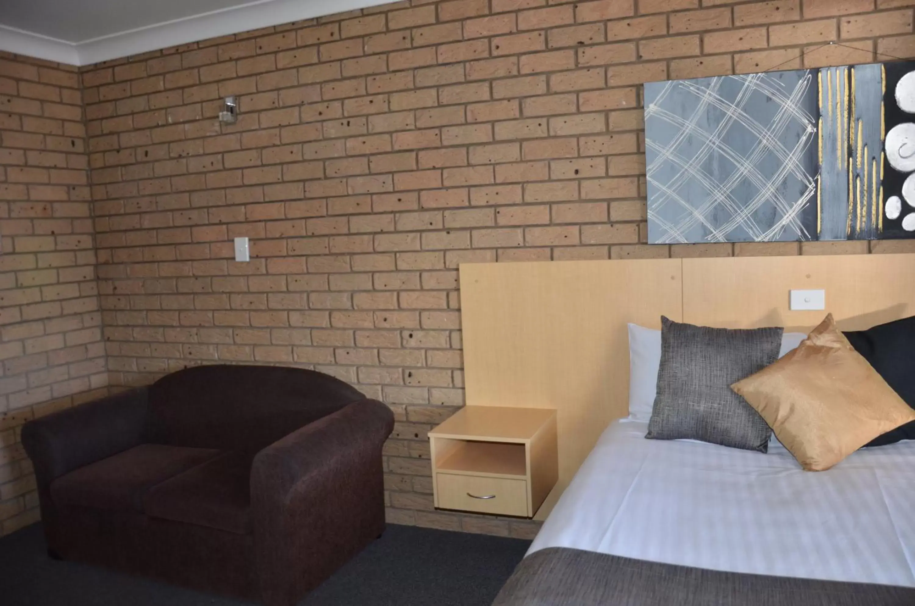 Seating area, Bed in Sunray Motor Inn