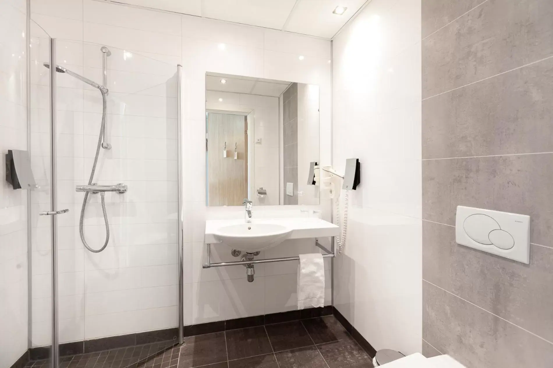 Bathroom in Rosfjord Strandhotel