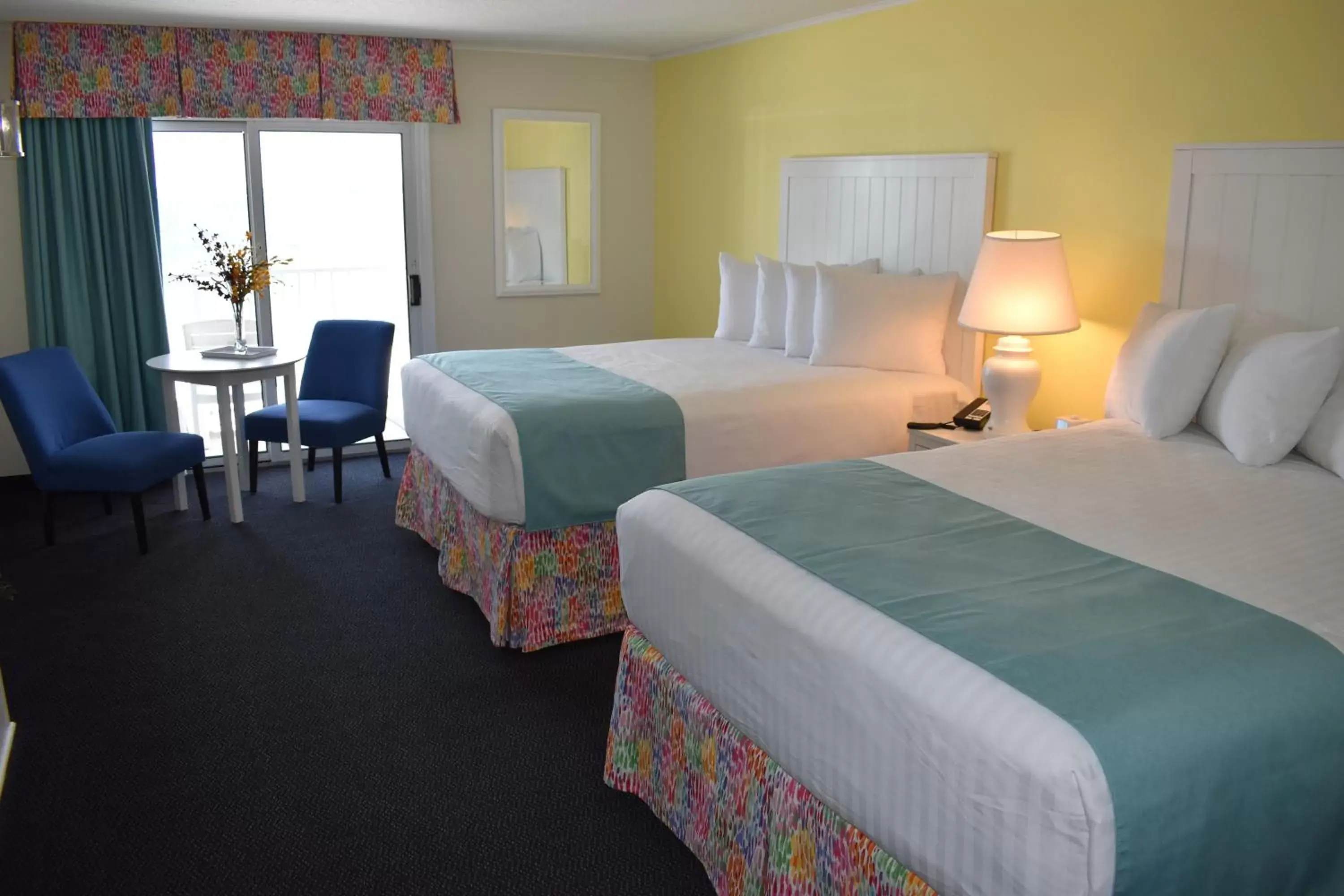 Bed in Breakers Resort - Lakeside Bed in Breakers Resort - Lakeside