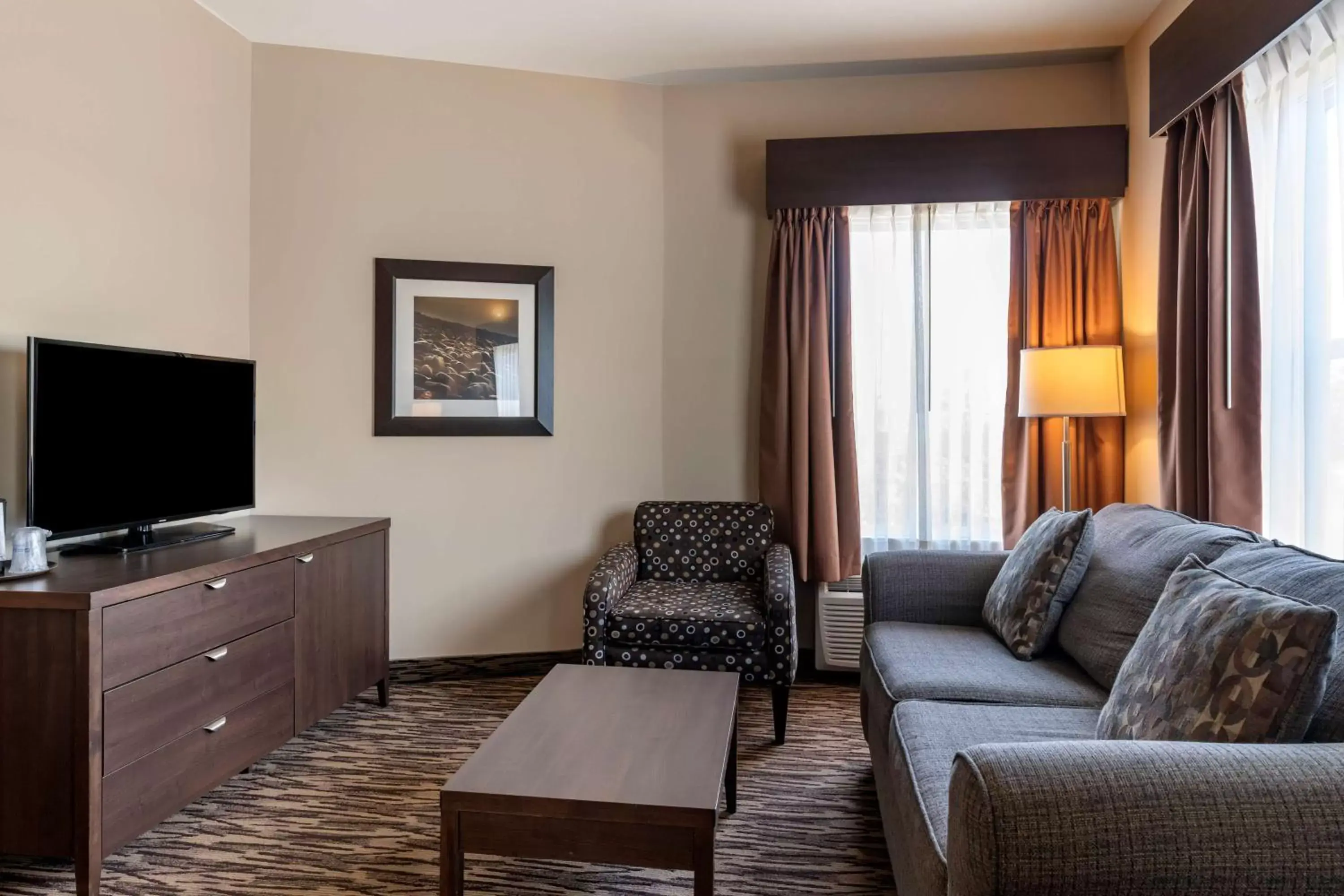 Bedroom, Seating Area in Best Western Plus Bridgewater Hotel & Convention Centre