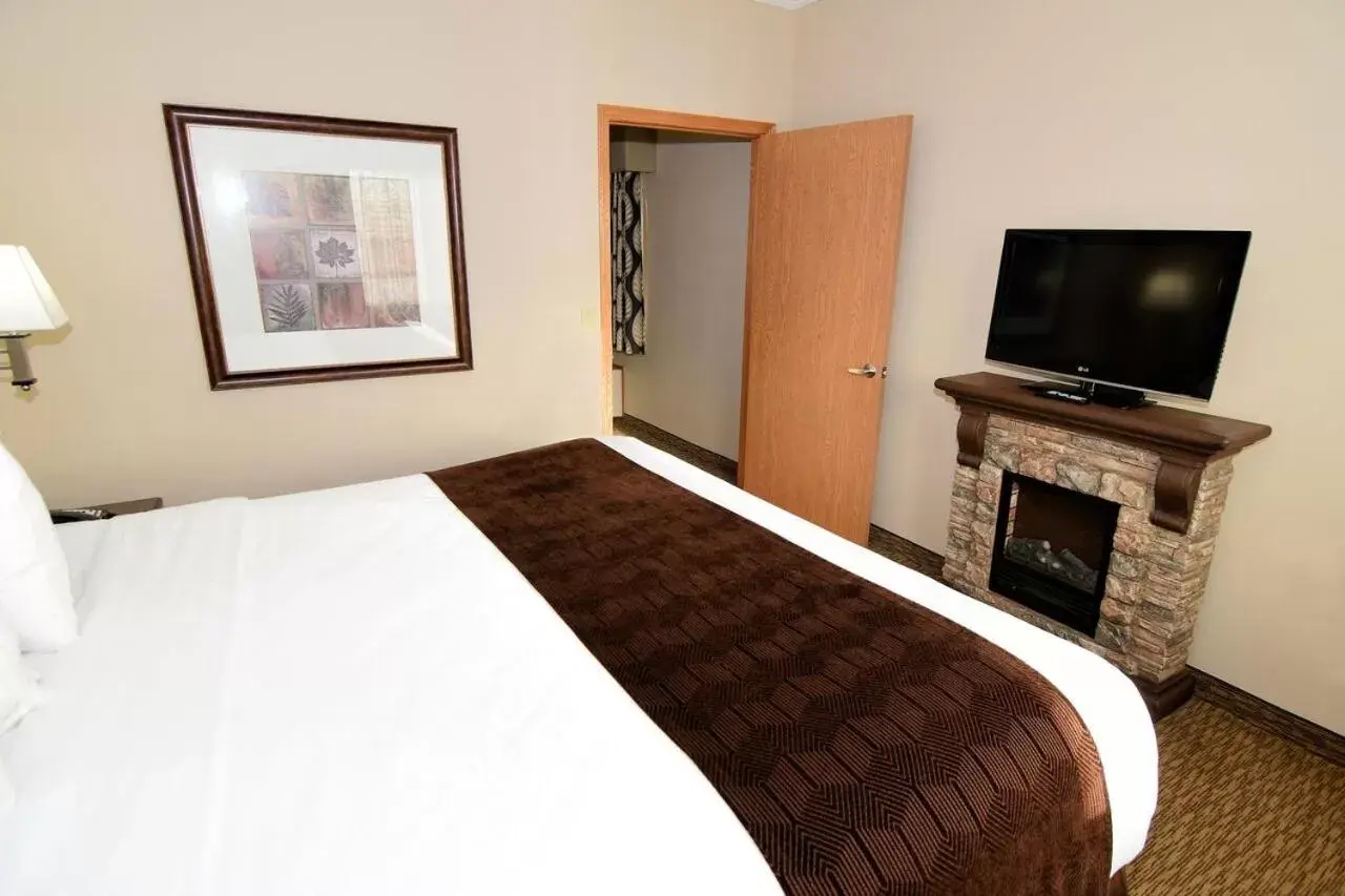 Bed in Rock Island Inn & Suites