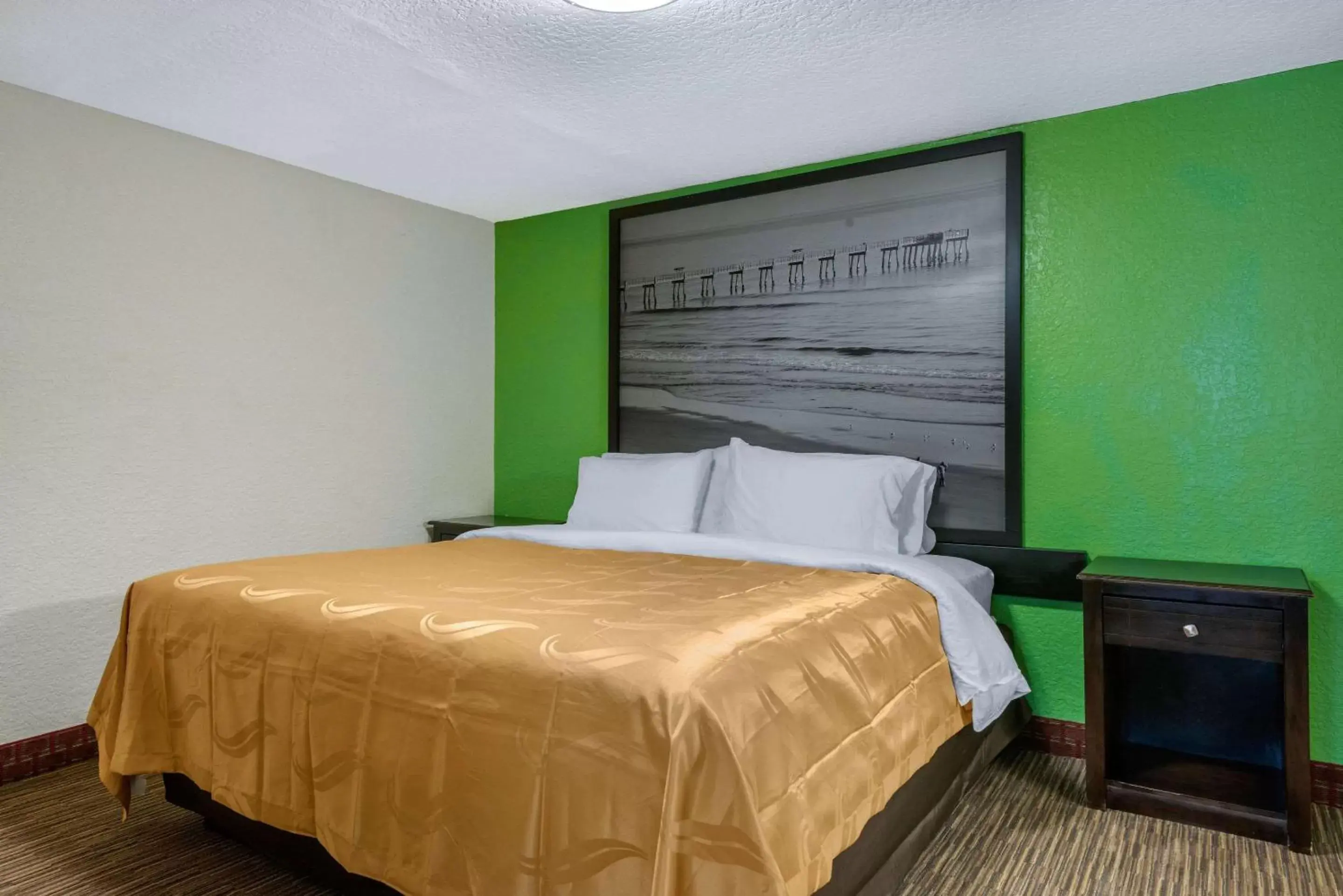 Photo of the whole room, Bed in Quality Inn Daytona Beach Oceanfront