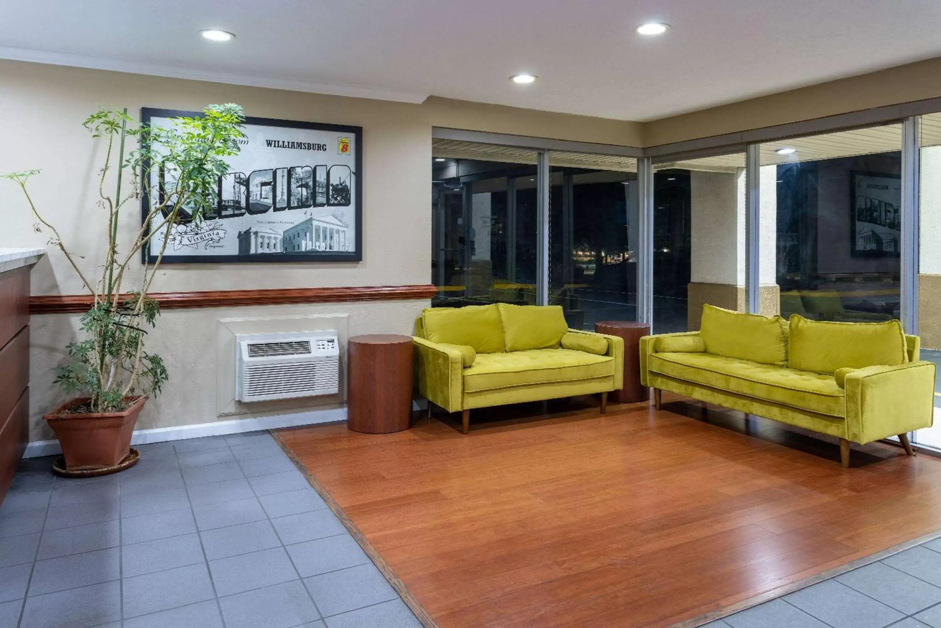 Lobby or reception, Lobby/Reception in Super 8 by Wyndham Williamsburg/Historic Area