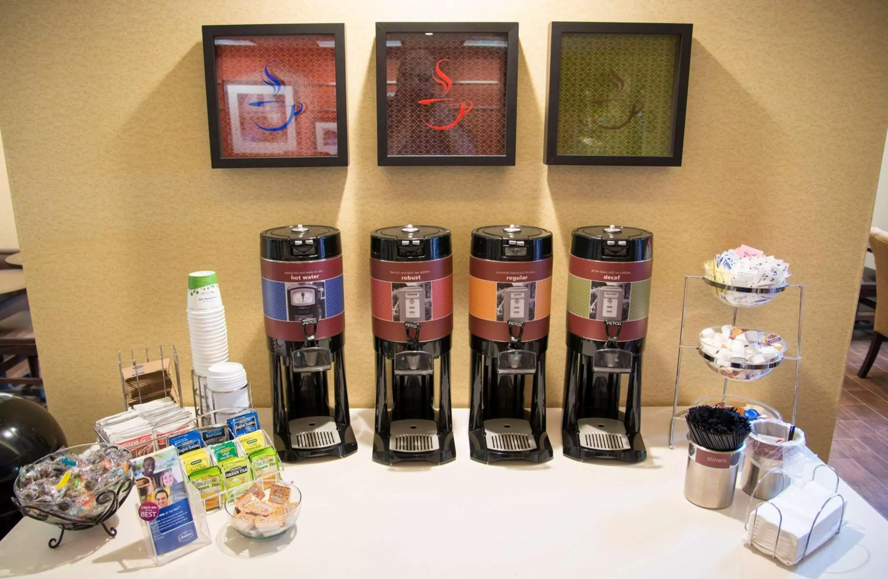 Dining area in Hampton Inn Houston-Pearland, TX