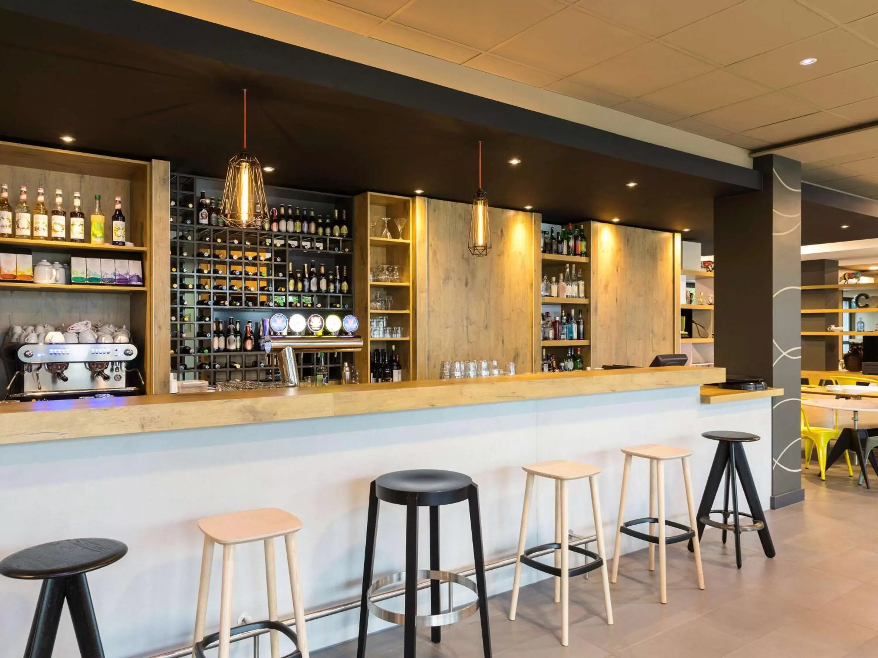 Restaurant/places to eat, Lounge/Bar in ibis Zürich Messe Airport