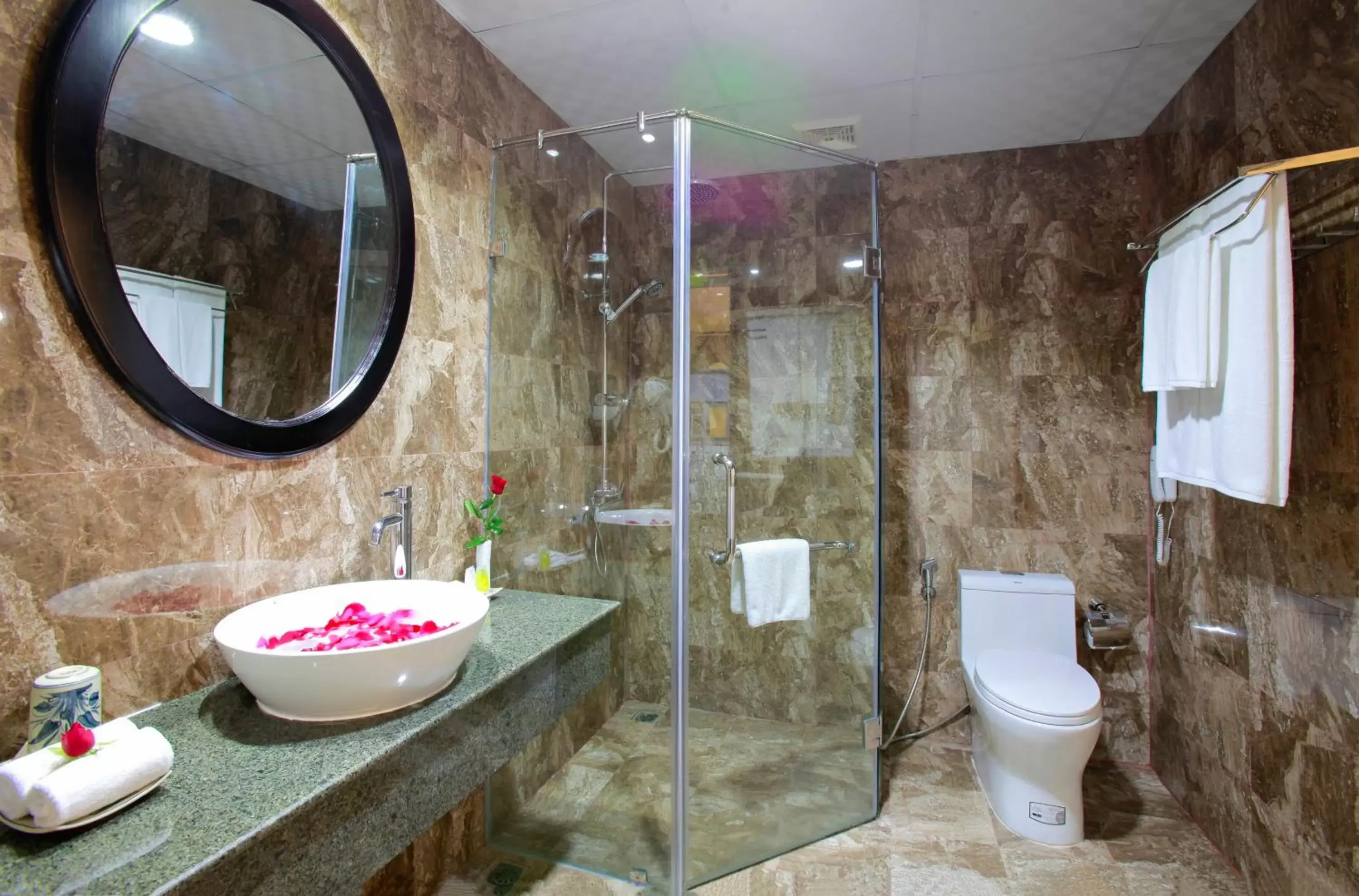 Bathroom in Hoian Sincerity Hotel & Spa