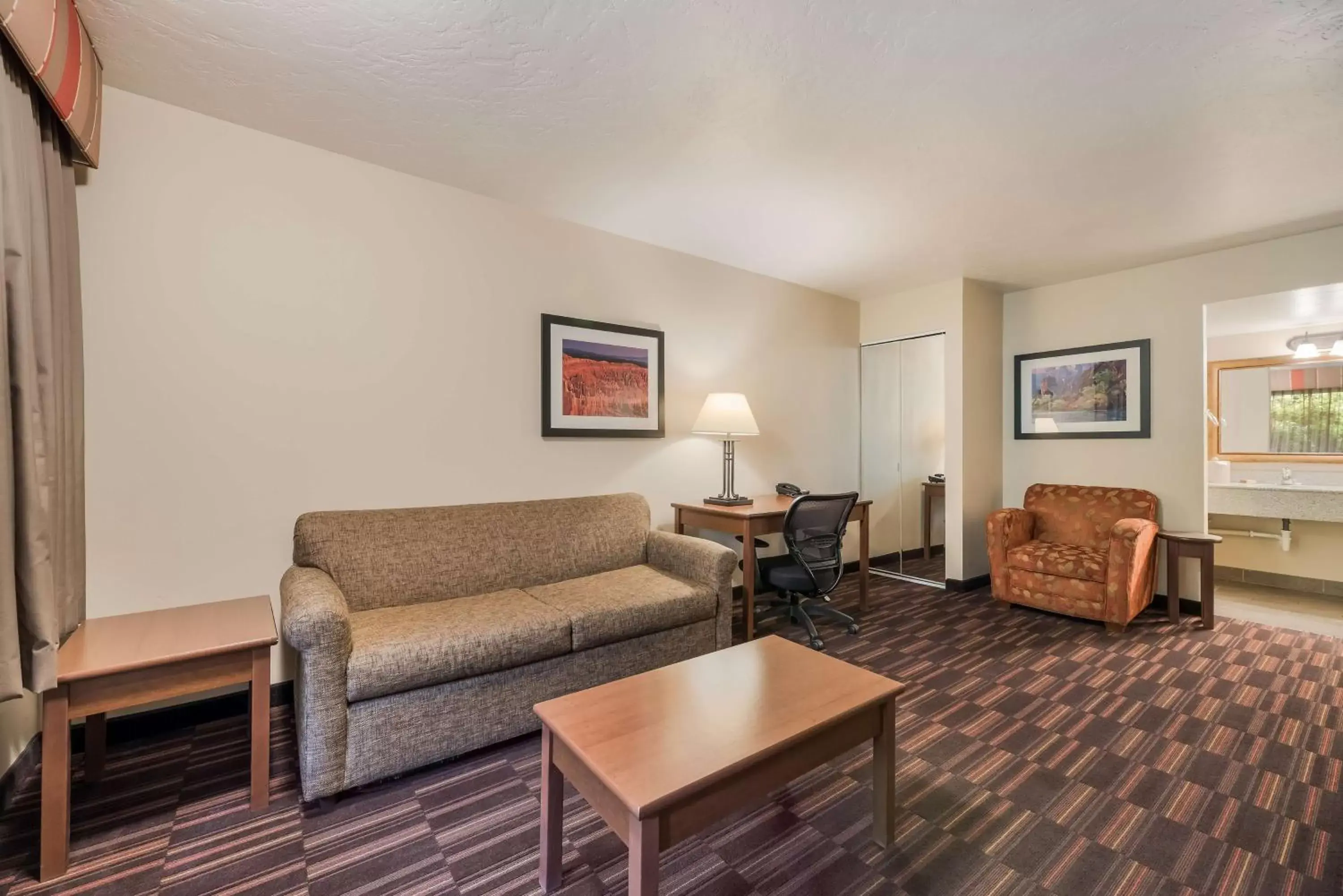 Bedroom, Seating Area in Best Western Town and Country Inn