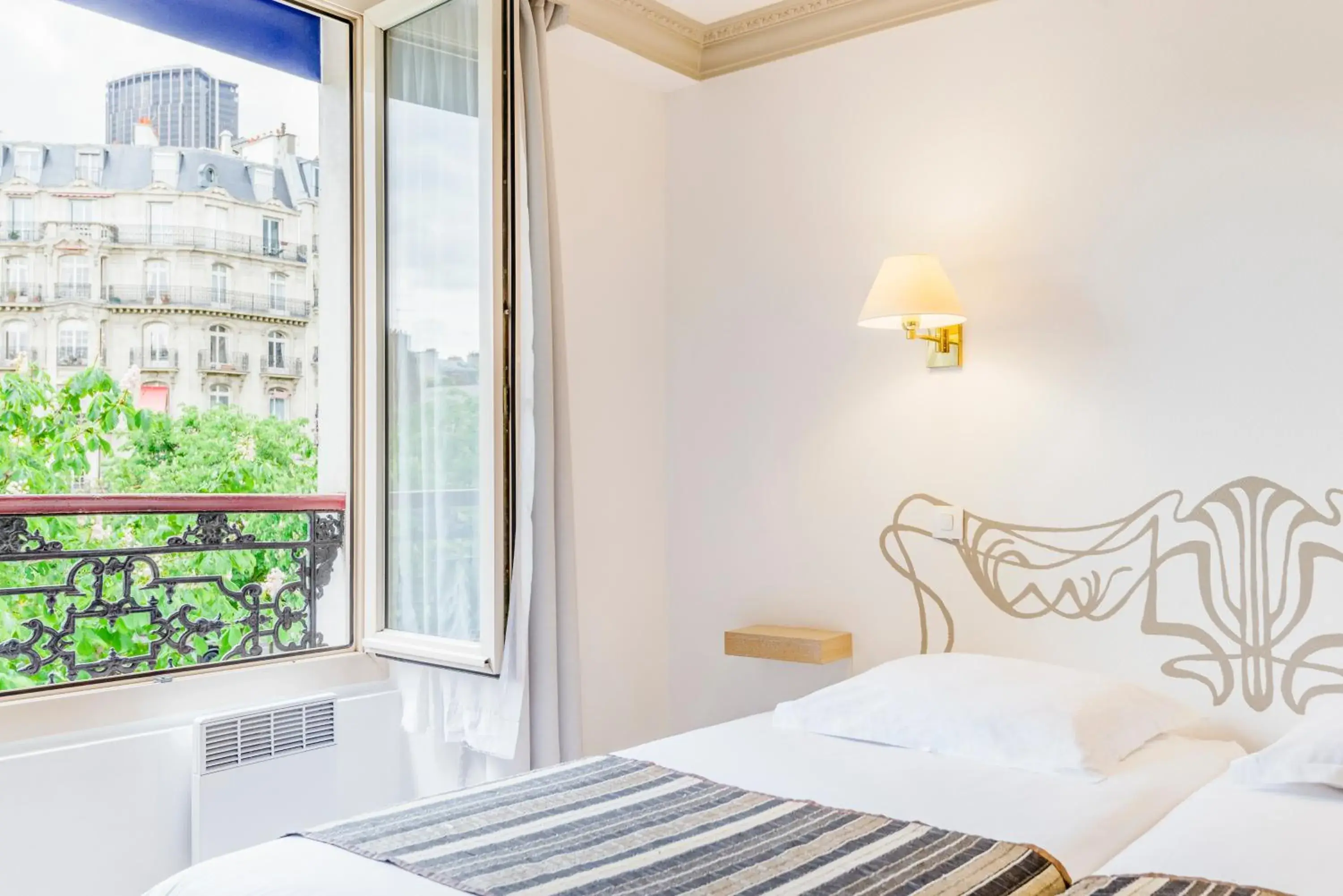 Bed in Hotel Korner Montparnasse