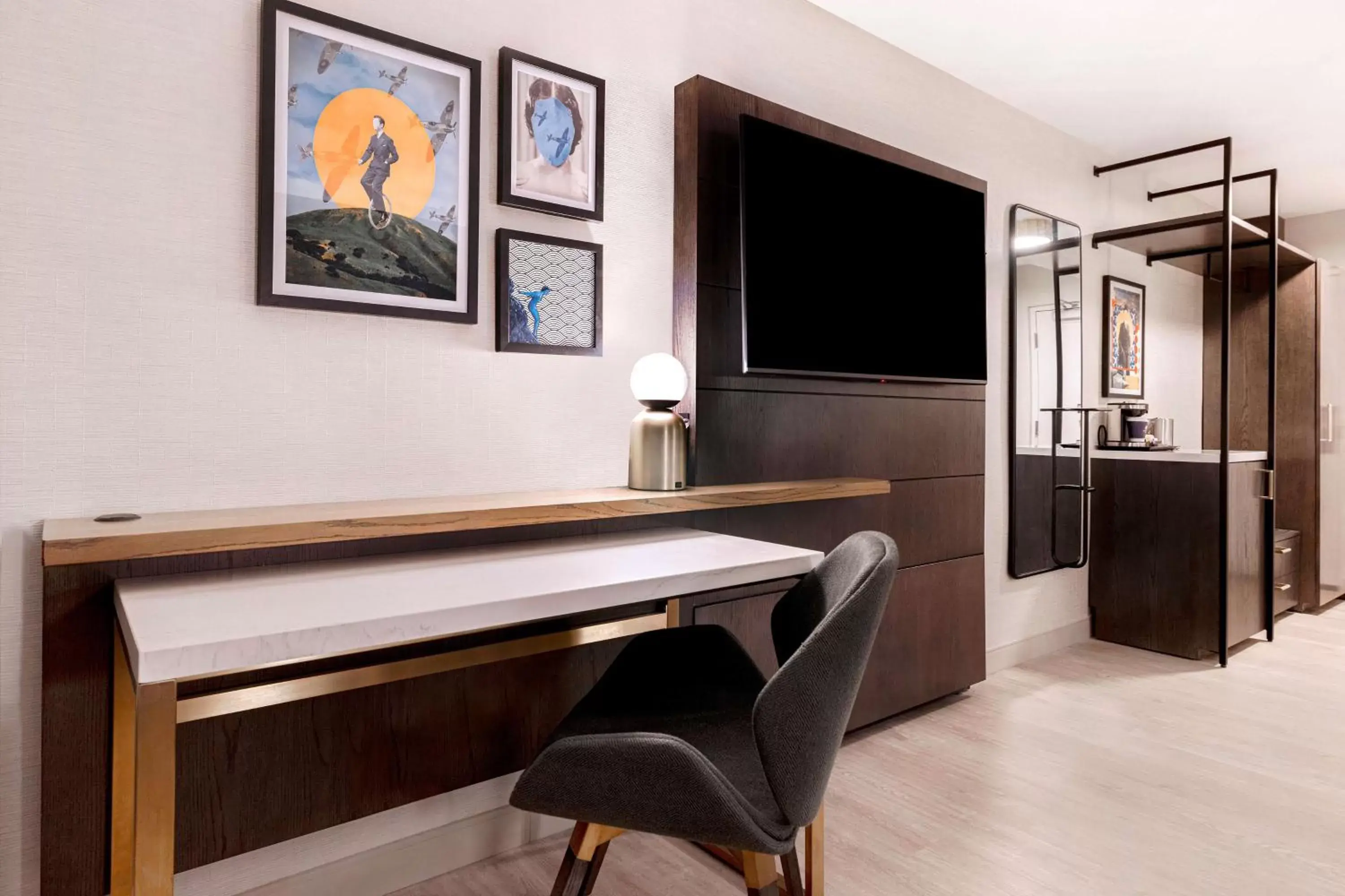 Bedroom, TV/Entertainment Center in Doubletree By Hilton Palmdale, Ca