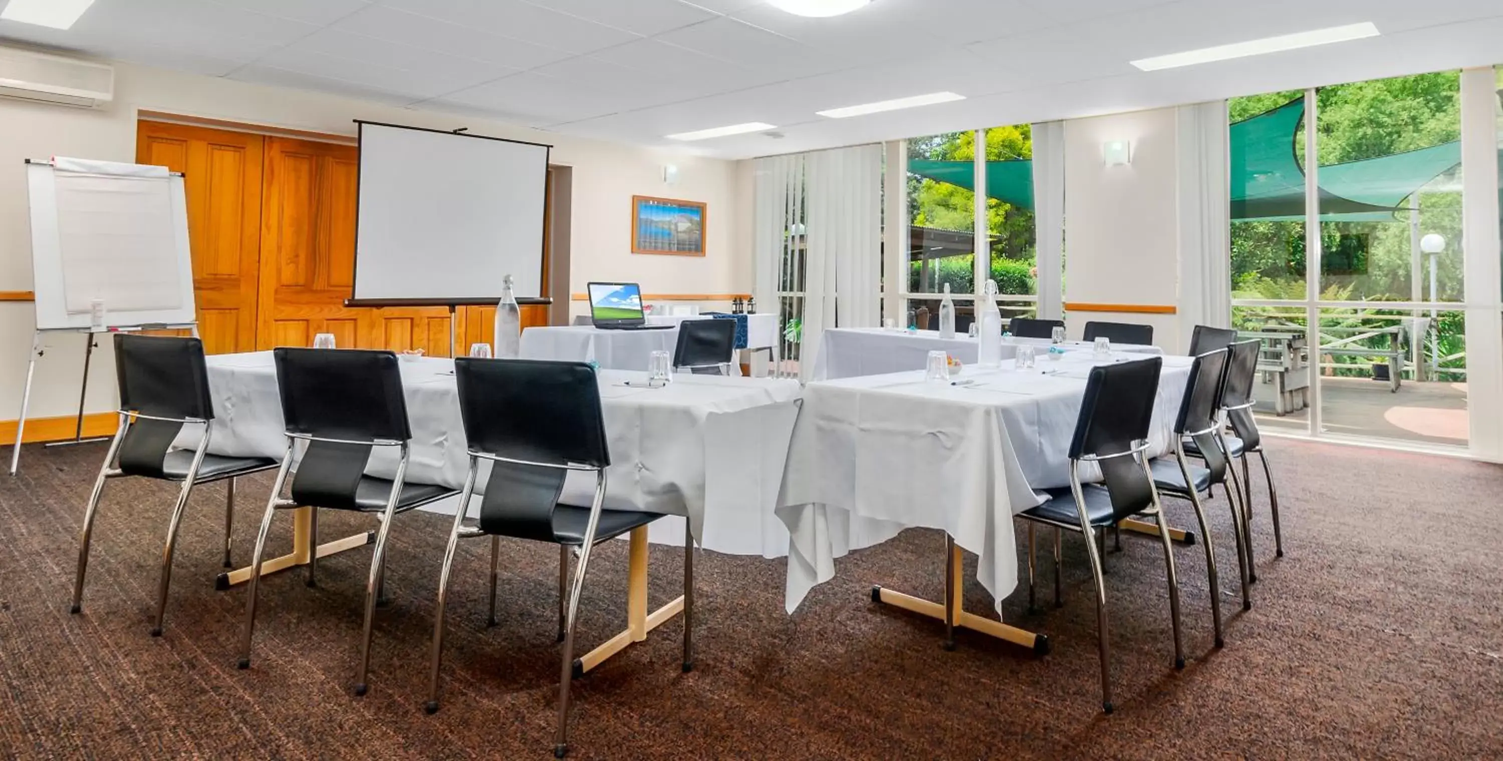Meeting/conference room, Business Area/Conference Room in Solomon Inn Motel Figtree