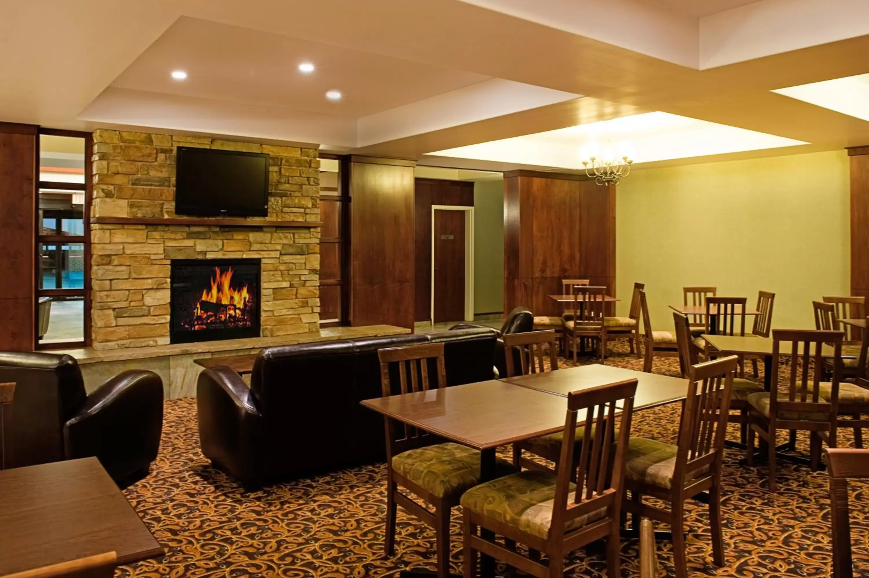 Breakfast, Lounge/Bar in Holiday Inn Express & Suites Drayton Valley, an IHG Hotel