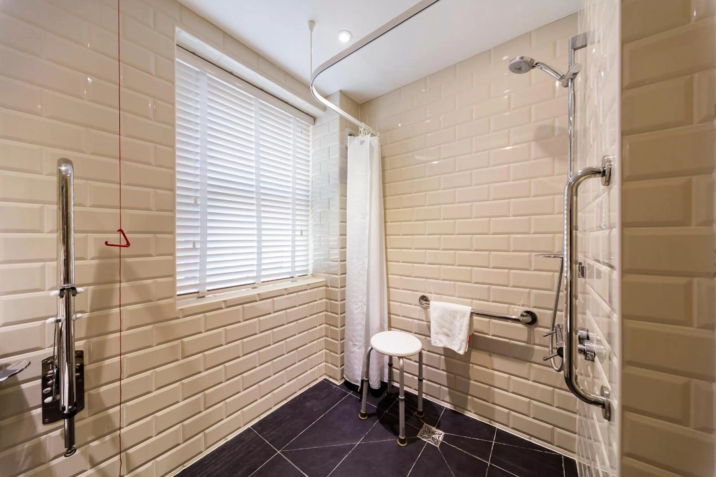 Shower in The Old Ship Hotel