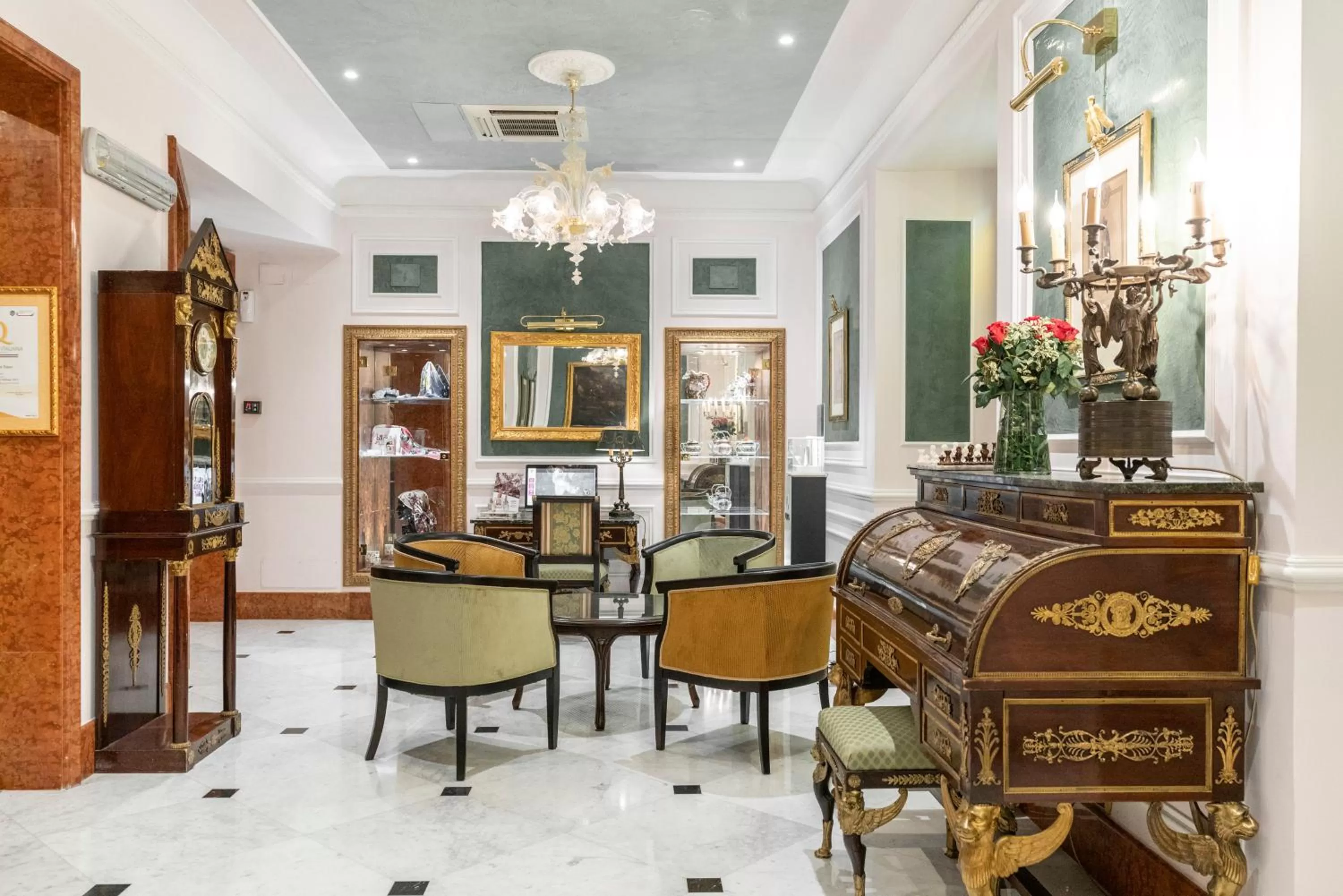 Seating area in Hotel Bristol Palace