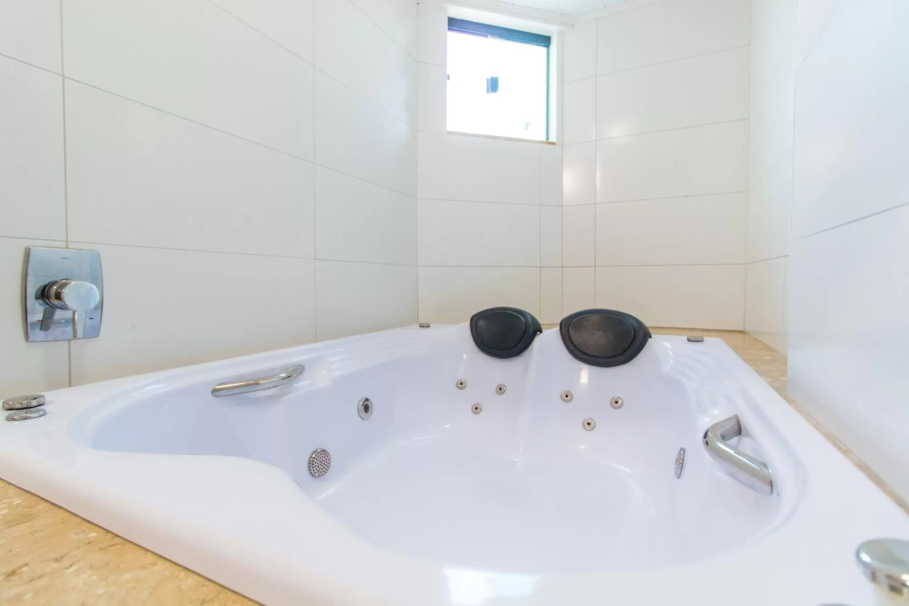 Hot Tub, Bathroom in Portal Beach - Rede Soberano